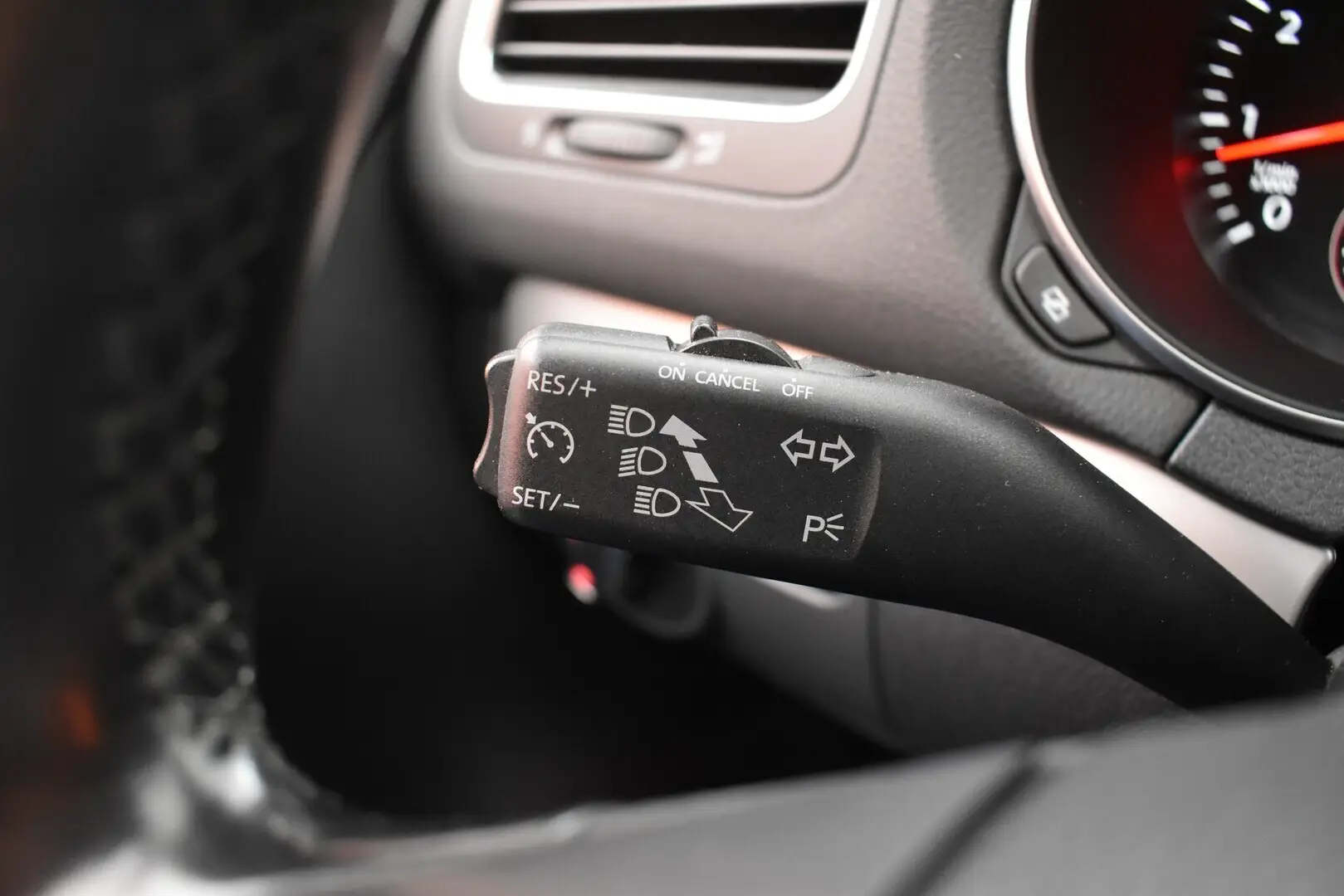Car Image - 1RHrr6IdQq6AT0oHzhn2os