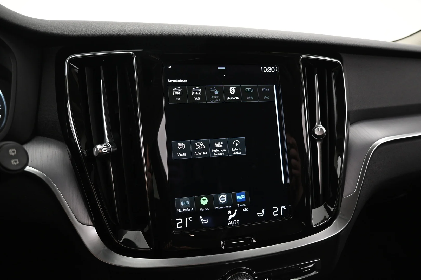 Car Image - m8FP2dlCxtd7yhR4sJrsd