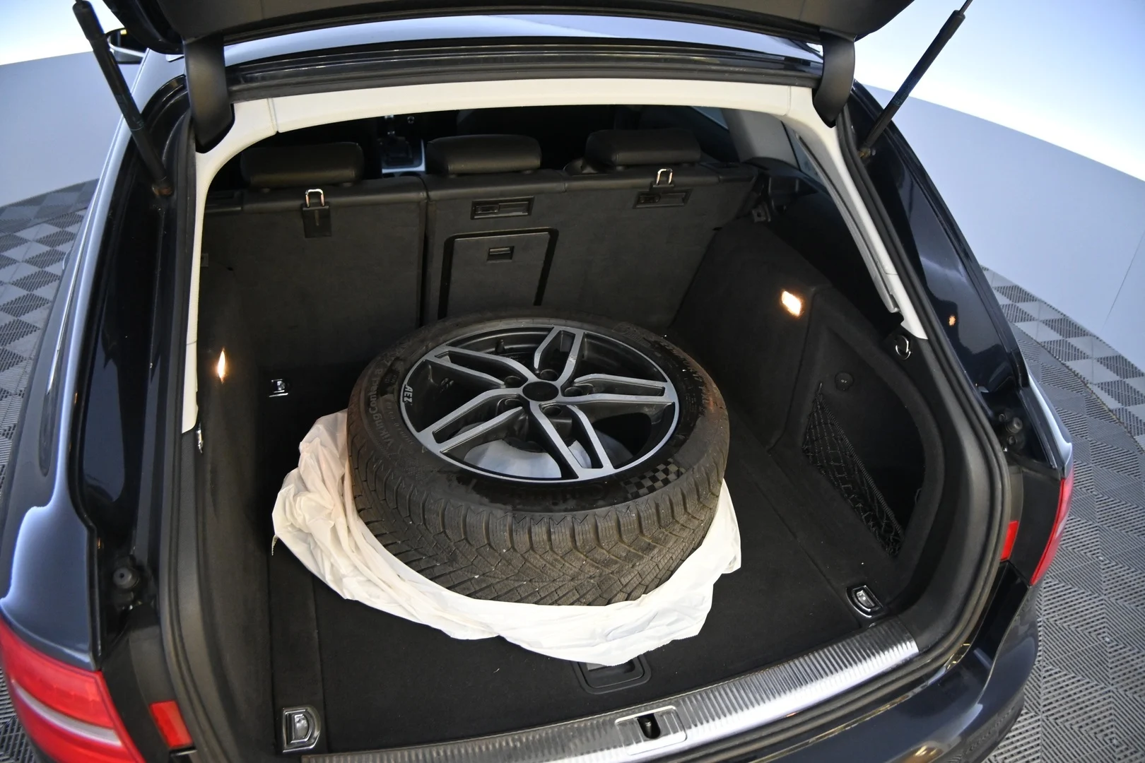 Car Image - 7sqYYRPhA4yKvGJCcc15Z8