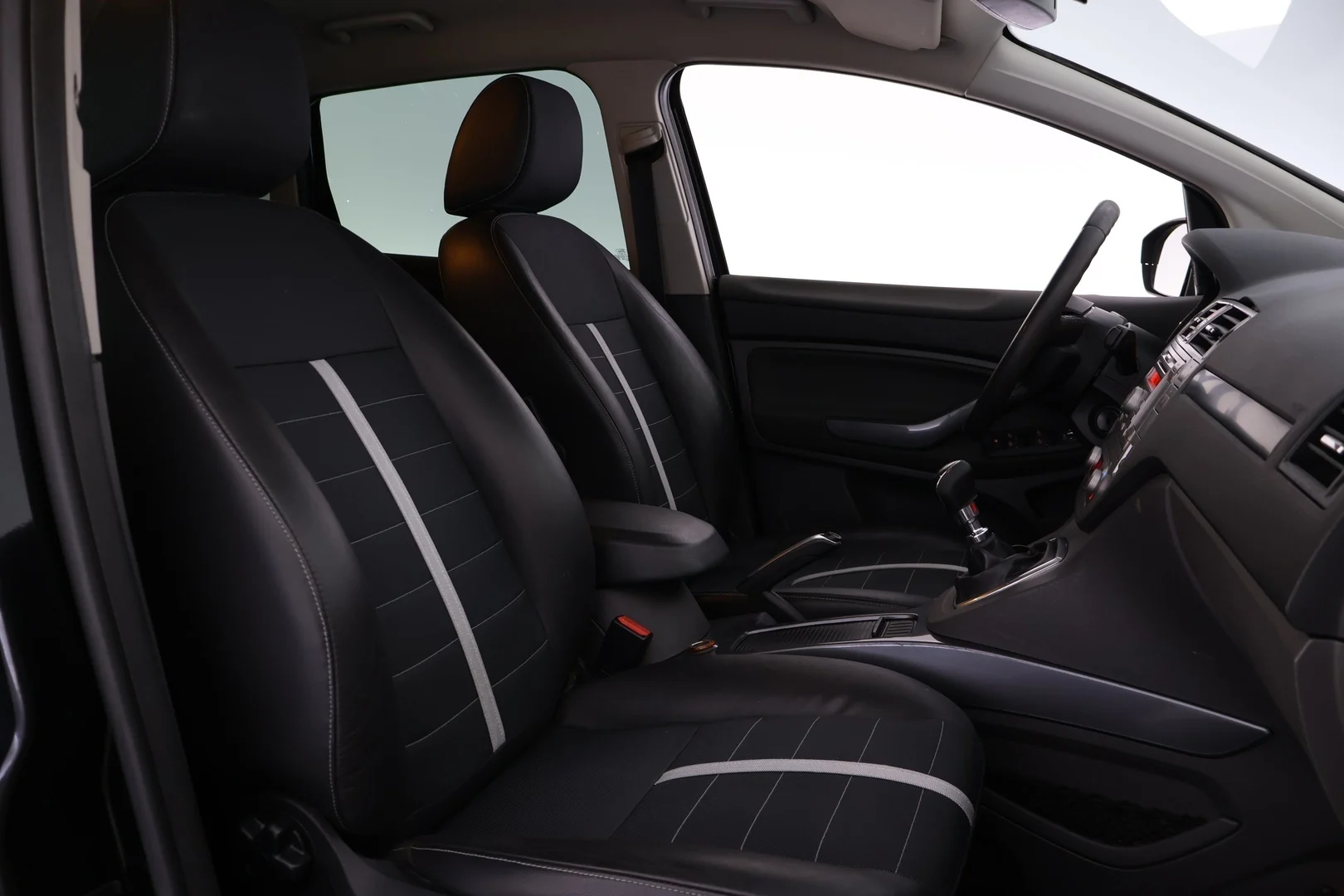 Car Image - 4MROOvRXdu1b3MCxe2aGeo