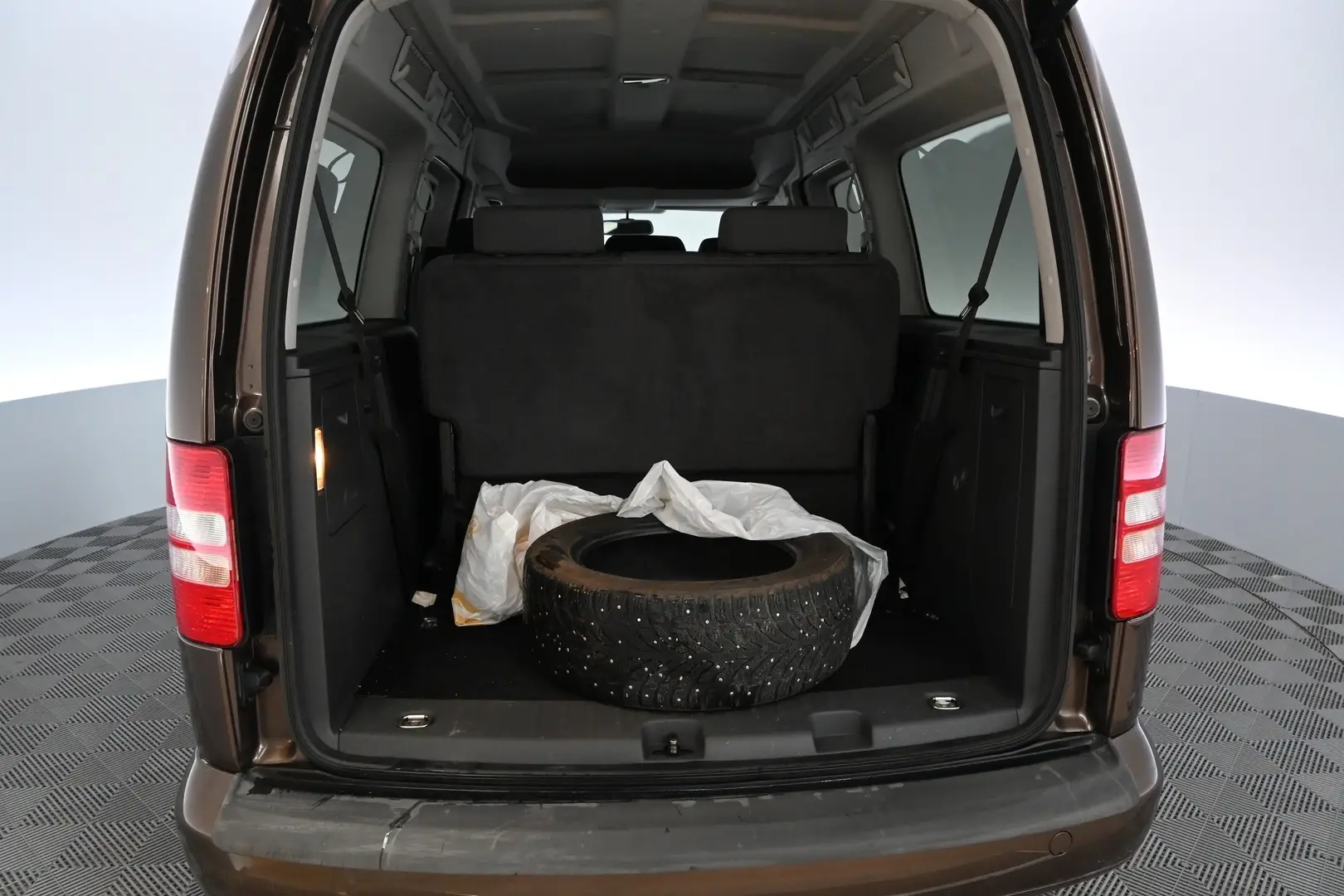 Car Image - 1unHPDNsxmN1rEOvULv3hI