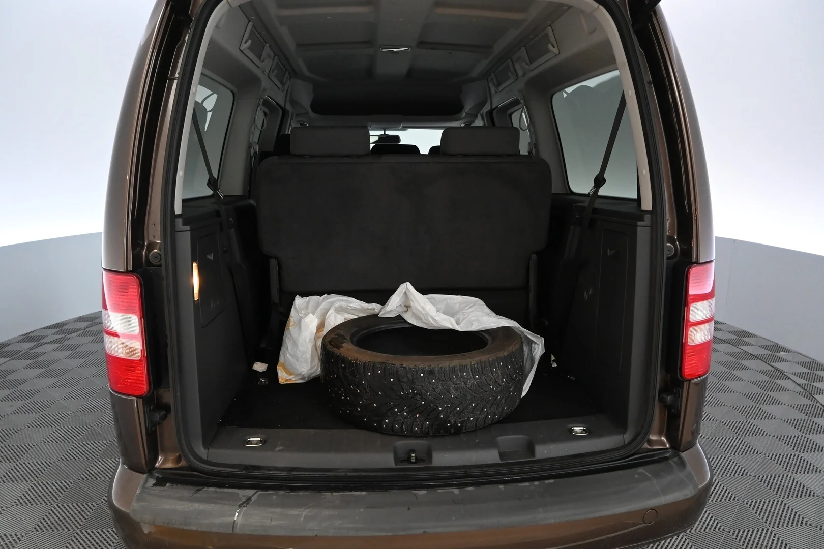 Car Image - 1unHPDNsxmN1rEOvULv3hI
