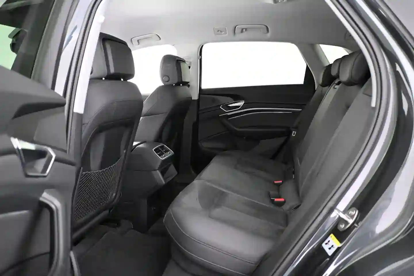 Car Image - 24sD6Bo5vEAe1jEE0vrRfv