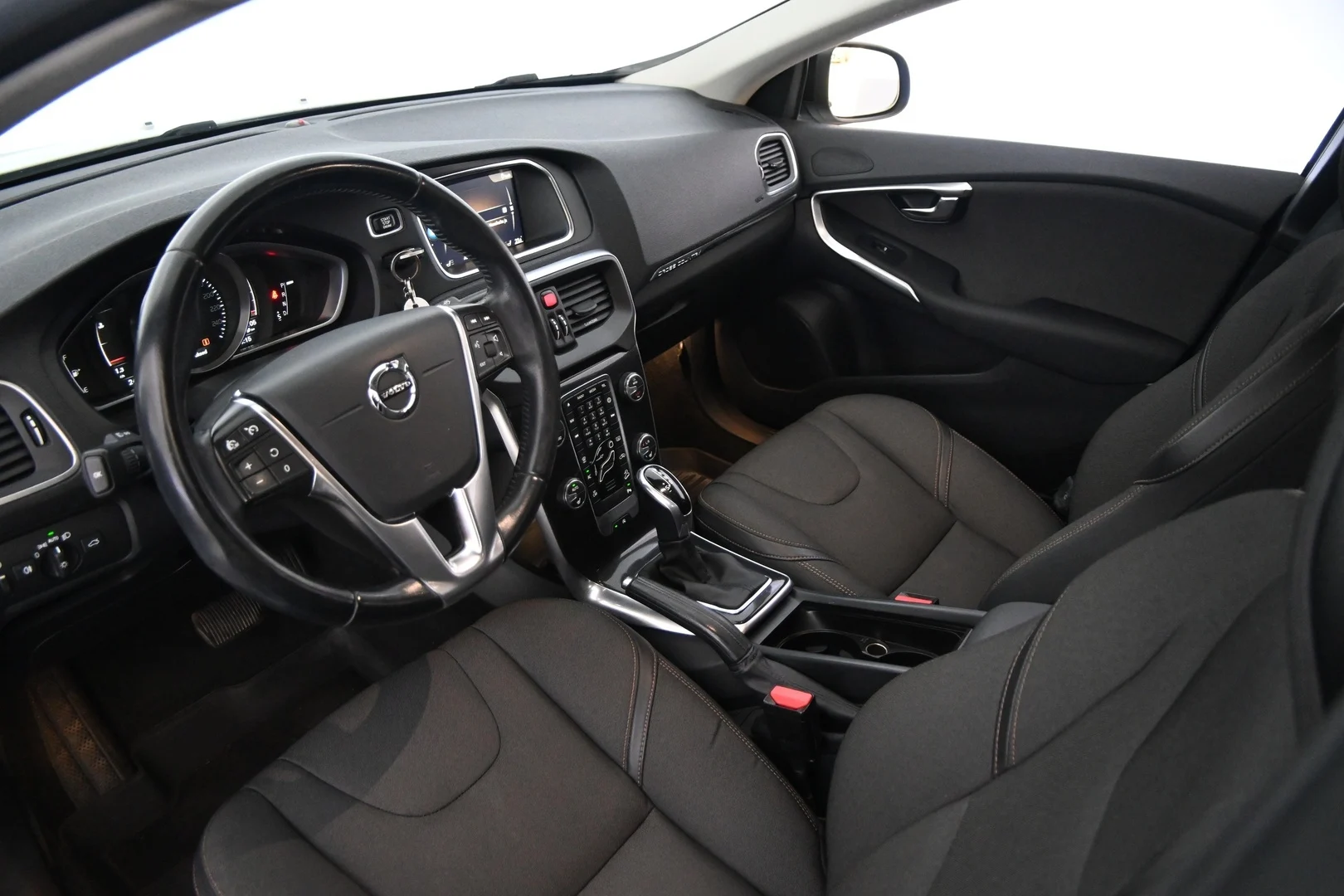 Car Image - ILI1TAR0tSTJse90urzea