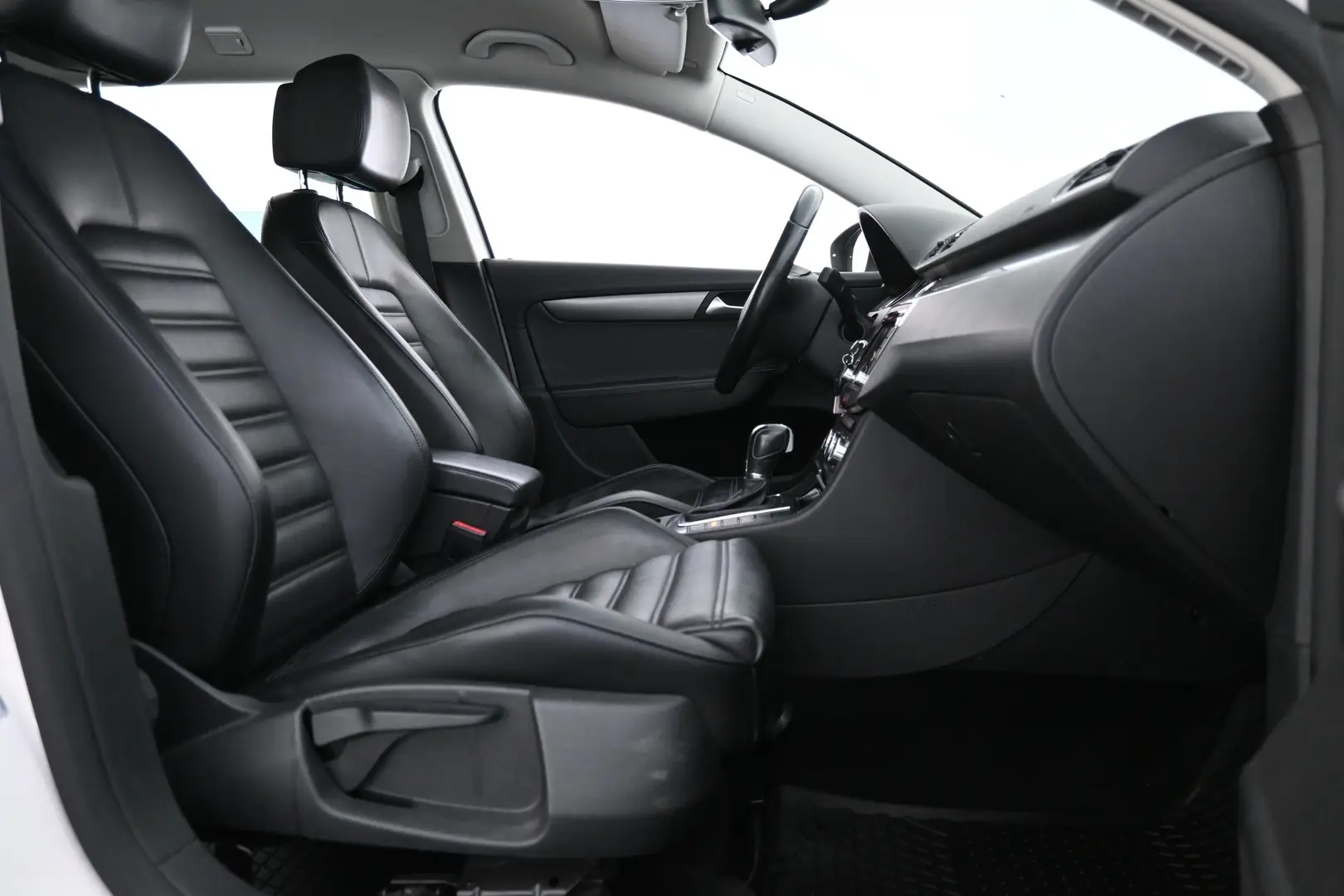 Car Image - QJYxnzYCuUiD9bzQGnQhi