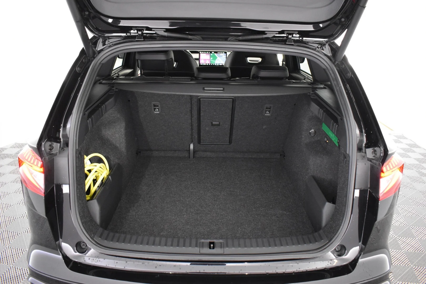 Car Image - 4VWkPvN1f0ggffHY2j6wqB