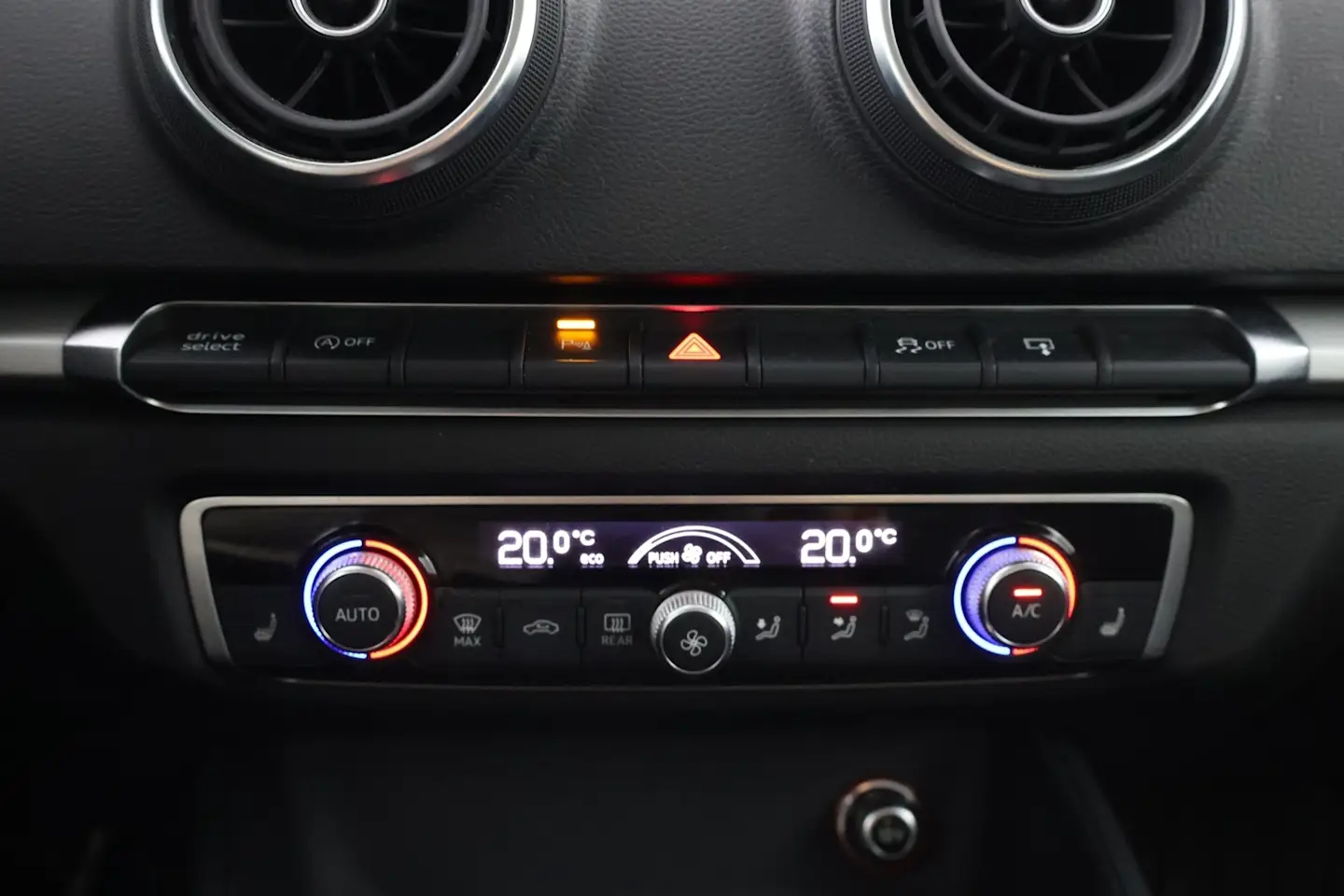 Car Image - 1ouab9NyI9EnHf3qT83dK7