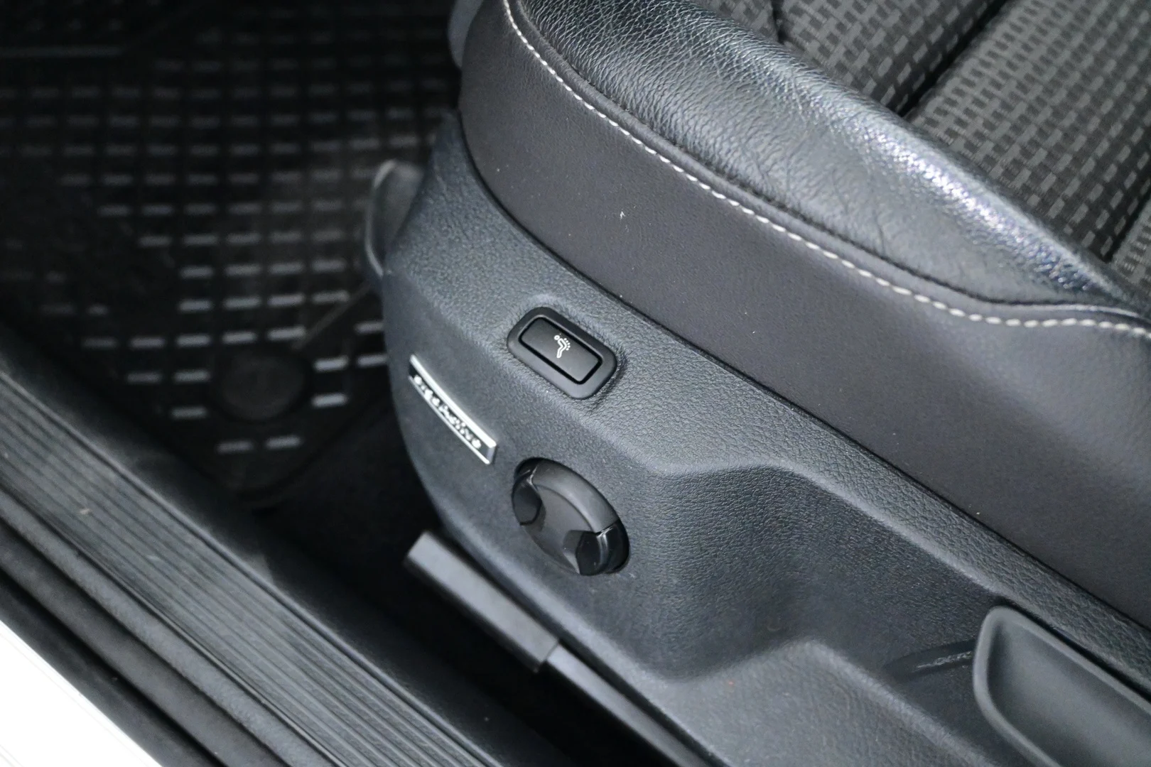 Car Image - 4beSVBBC1jqGEHpBJy4TZZ