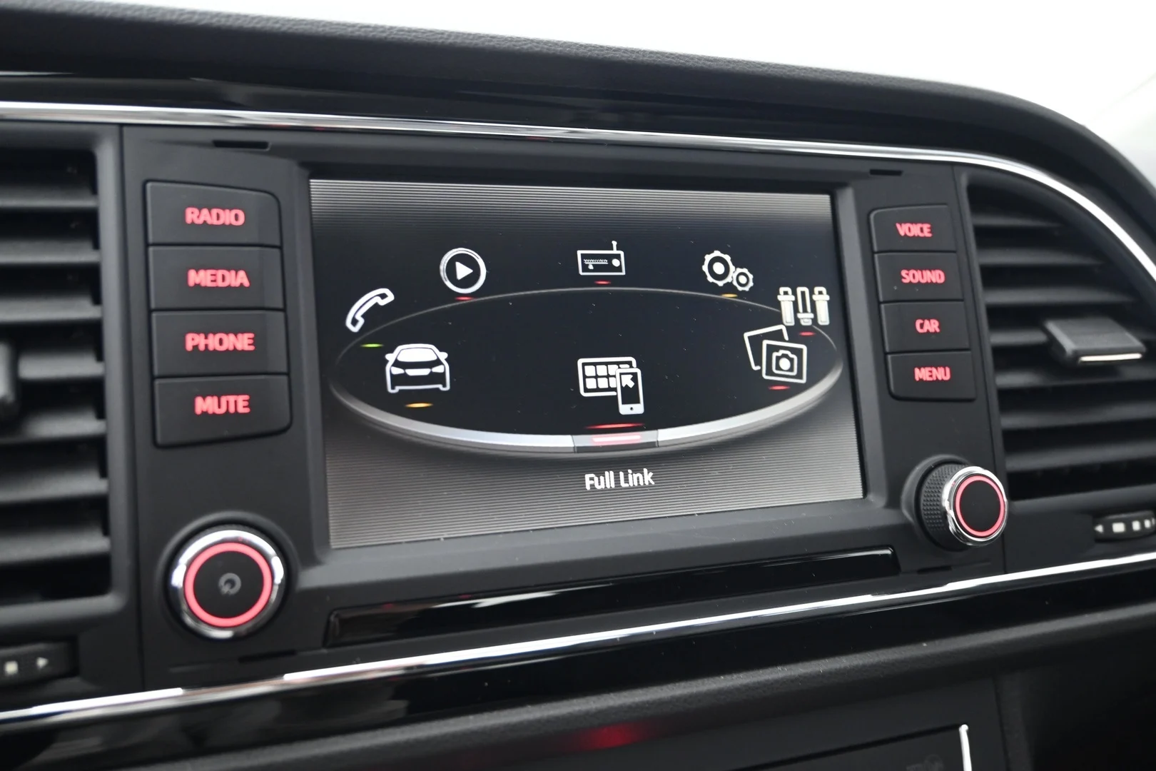 Car Image - 6UvSLDv4VnoxgxUdXFk1hZ