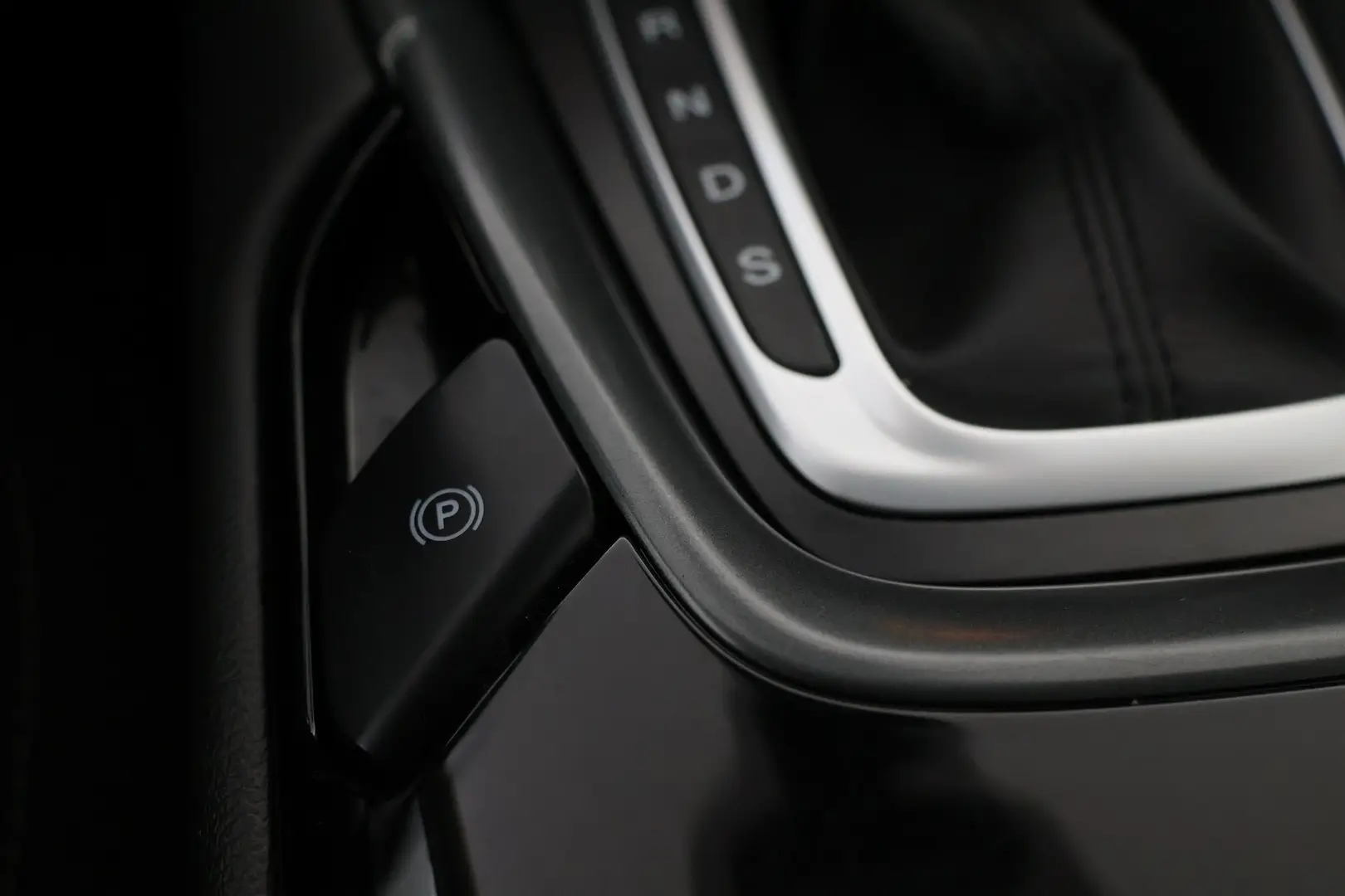 Car Image - 6cstHRUIfFeCCTSuG7bmOd