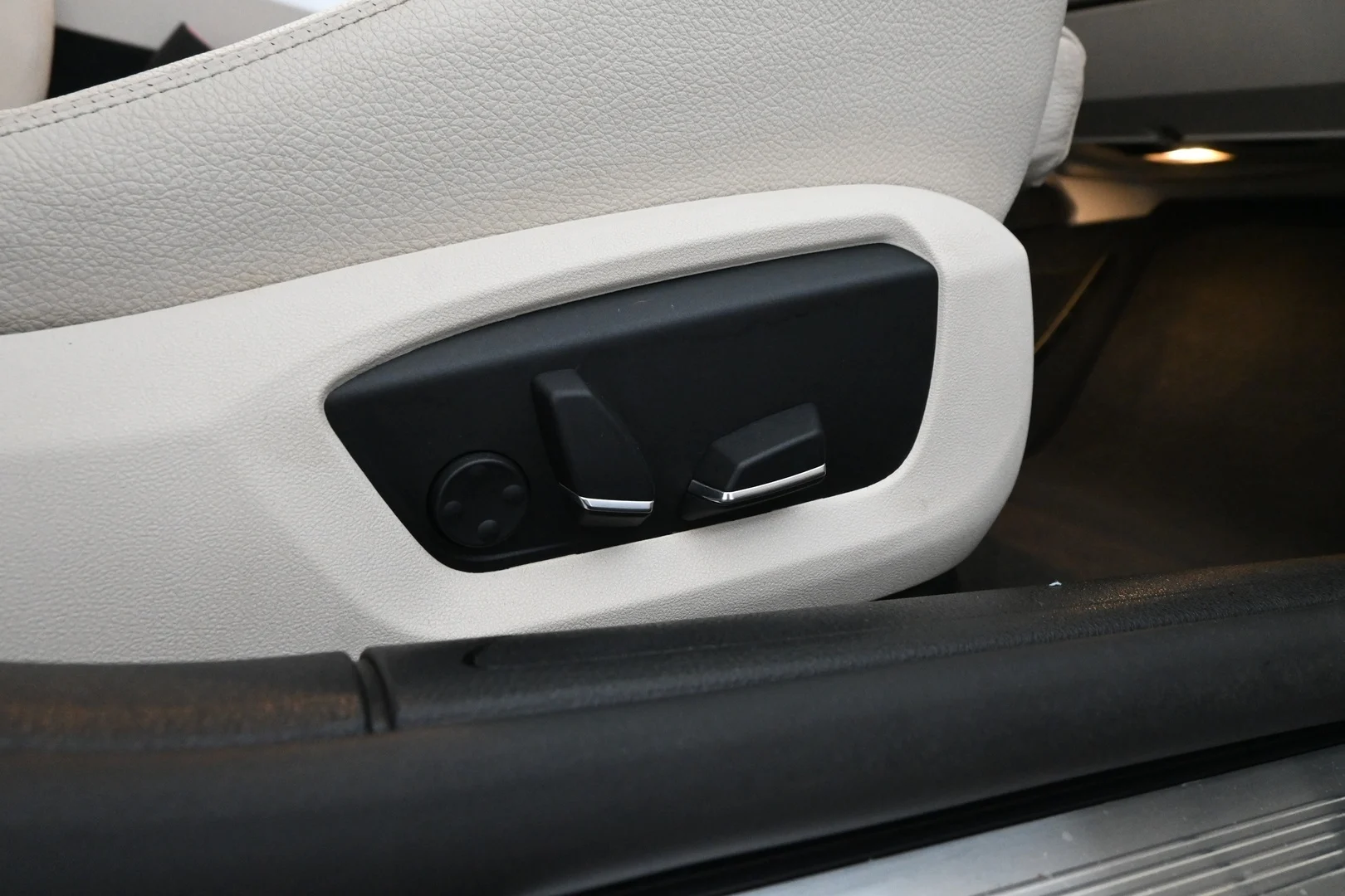 Car Image - 5I69qVt0EjUyJxTT4jmH6w