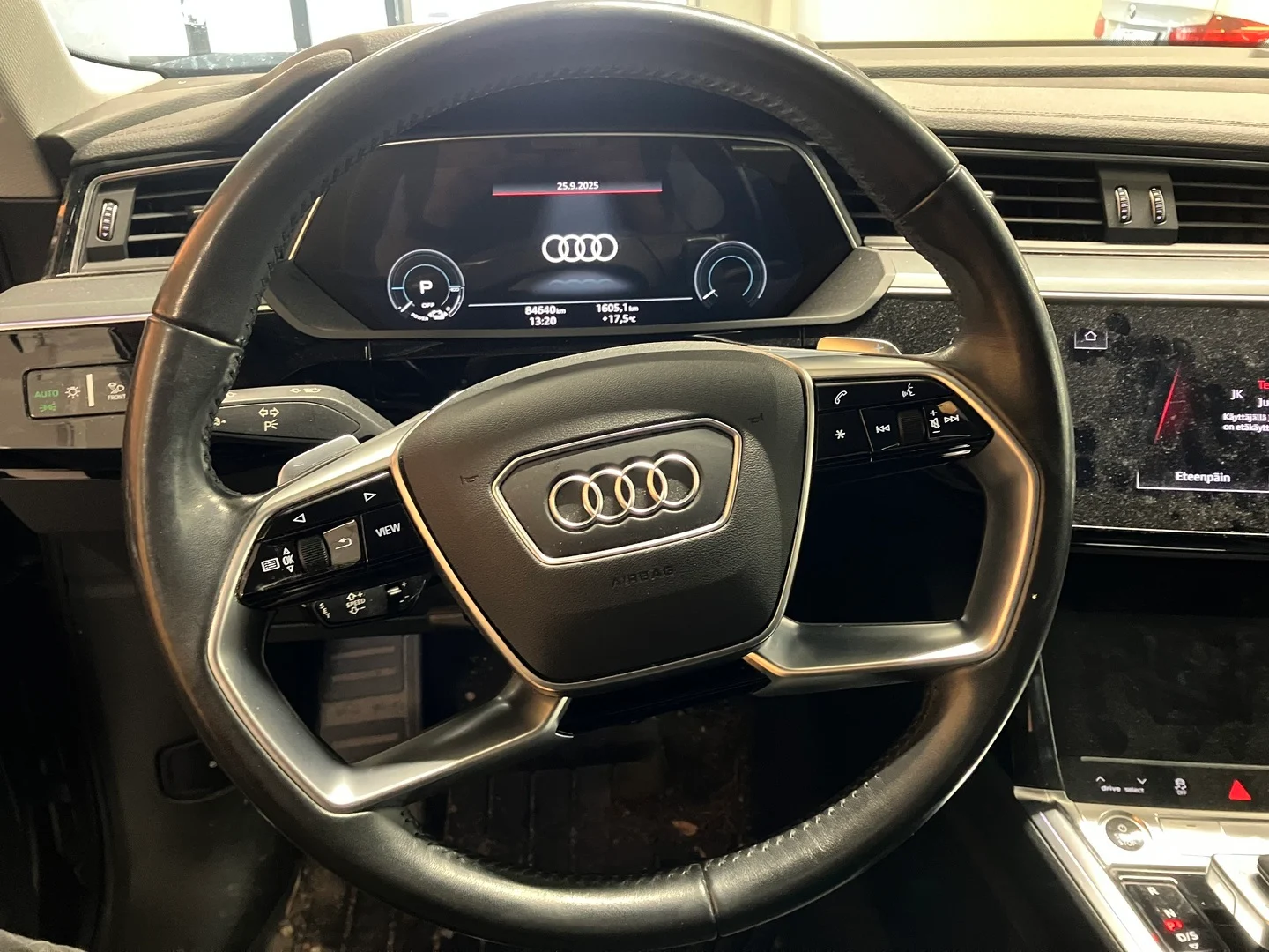 Car Image - 1Fd1T5uJMC3zTMcNtCQD6F
