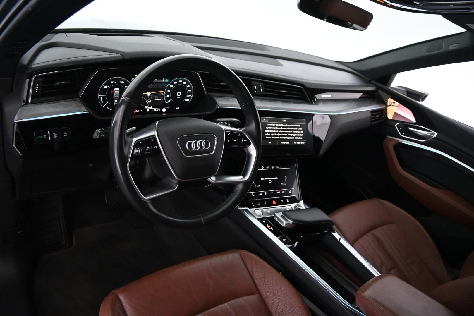 Car Image - 79pnkgPbSCuFjb7g3yoYBN