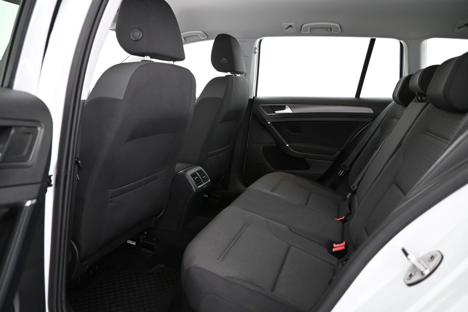 Car Image - 2DR7Ow70Xvn5tIHEfbgVDG