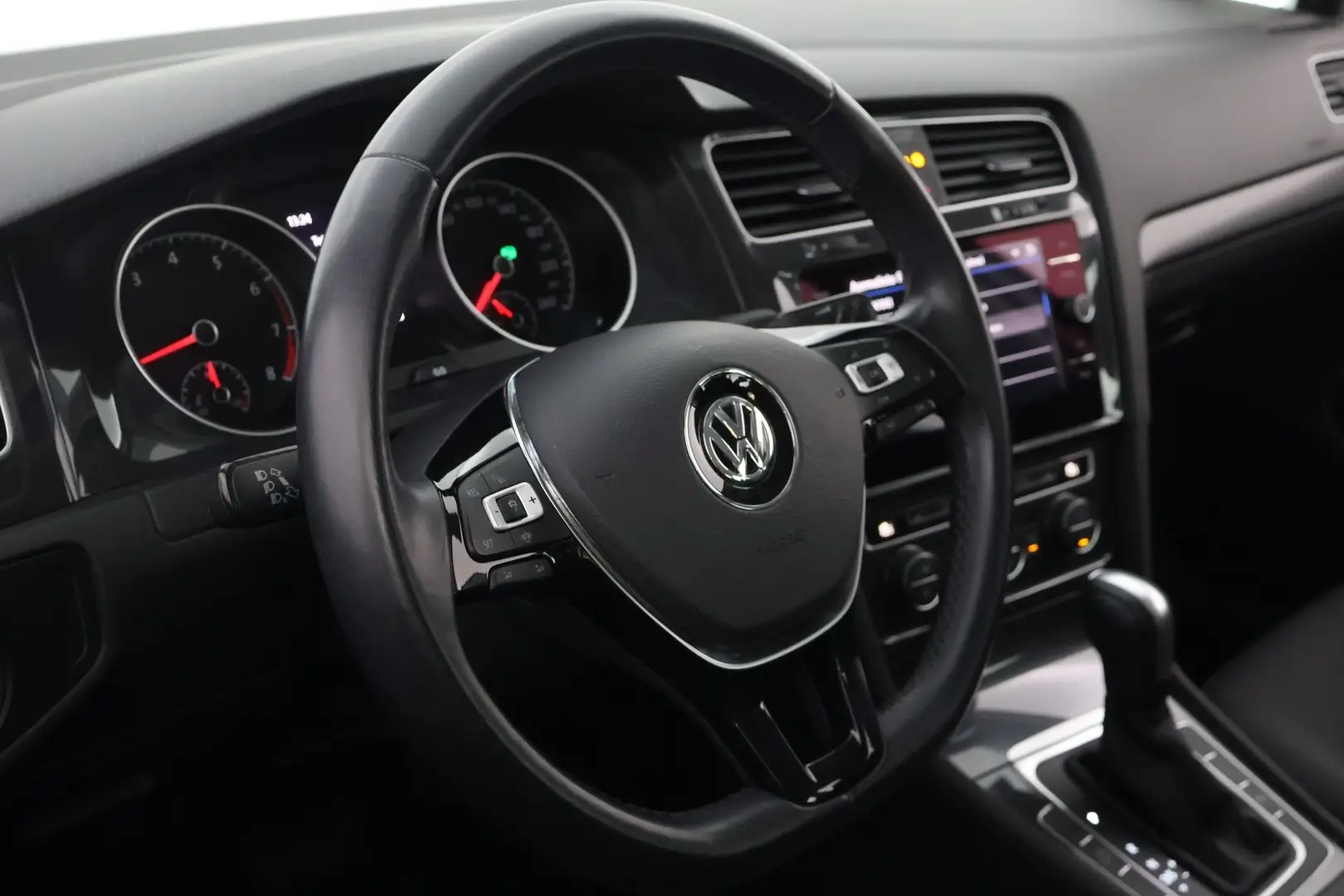 Car Image - 3pn8YRoQdVgMsecVoDpmxO