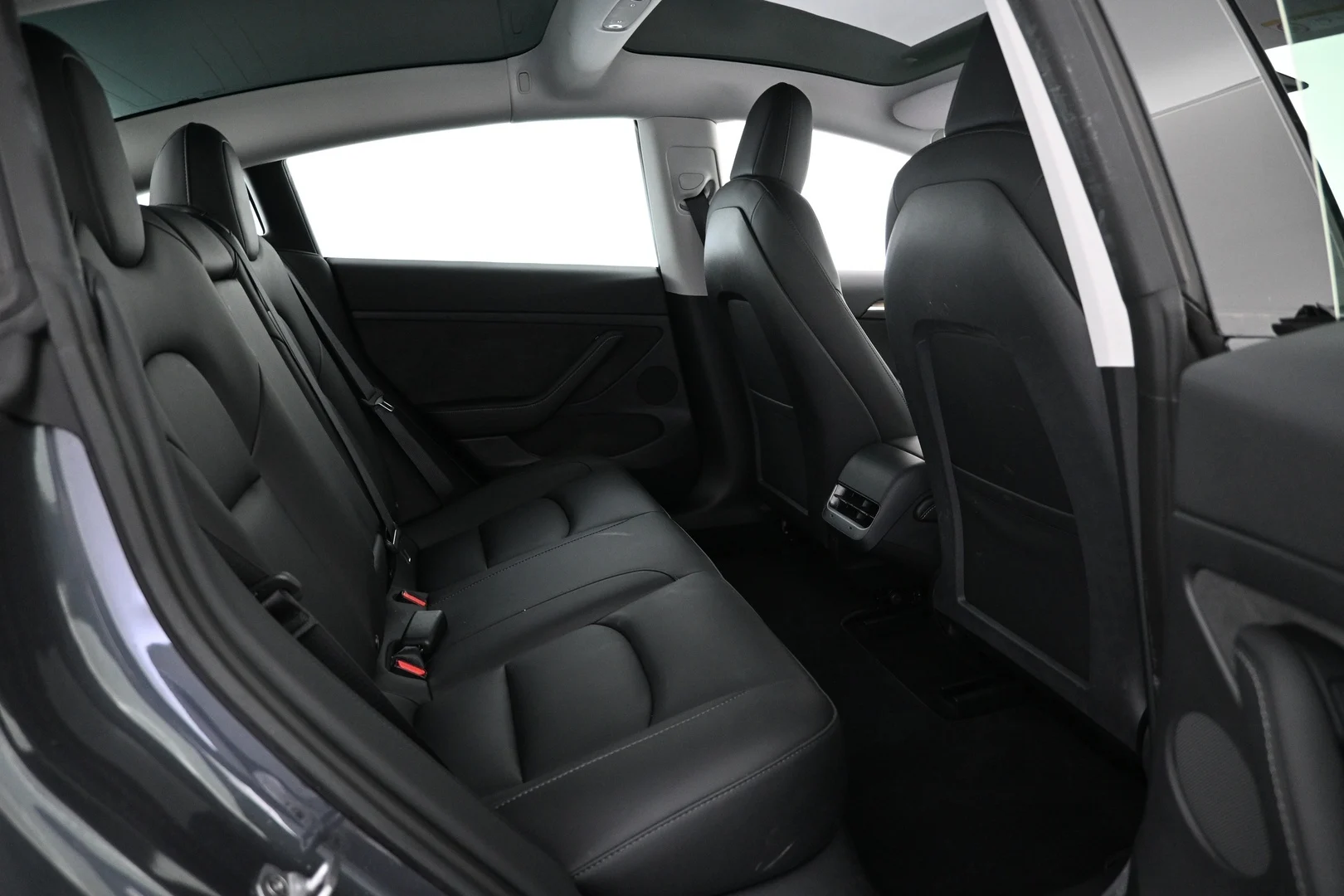 Car Image - KFm5cx3R4Zm6Whj5Lwo5G