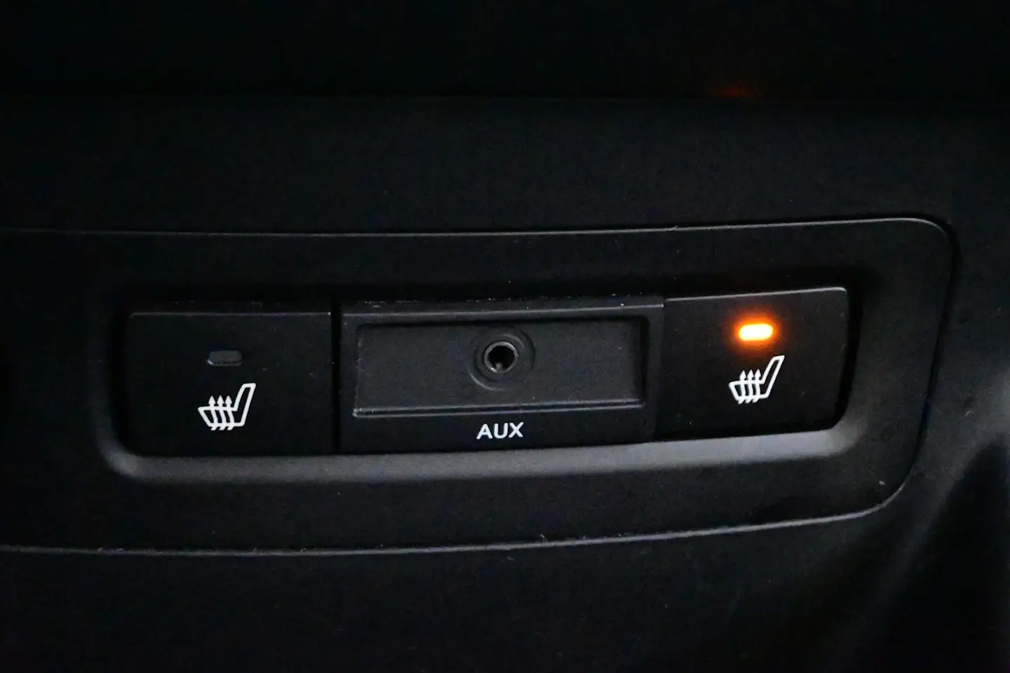 Car Image - 7n6w9Bkn8yzHzslrdcC3i2