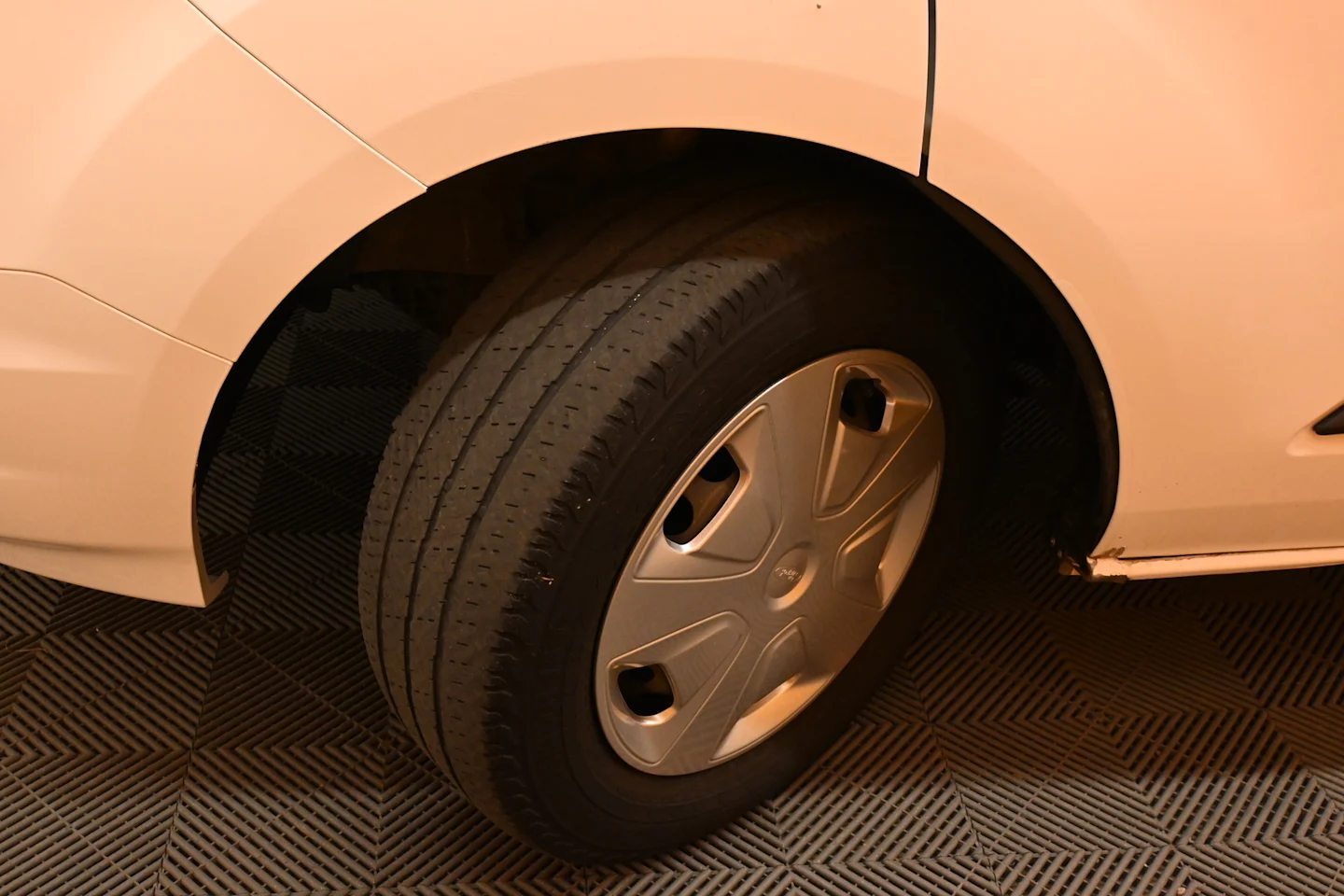 Car Image - 5MwT3QDM8uVDz46sdmDcDh