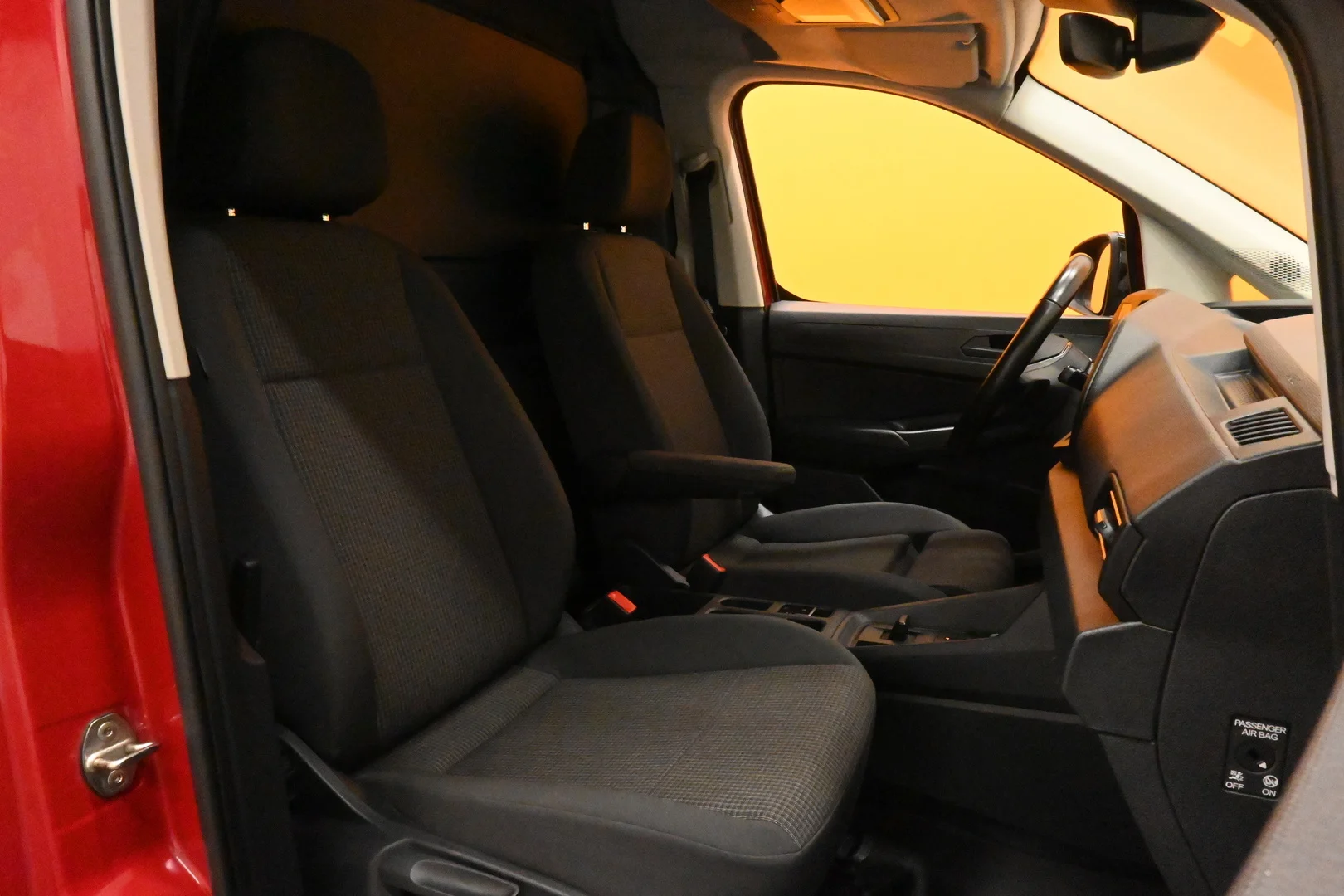 Car Image - 2zNzej9CTaxHta5BUwDk7R