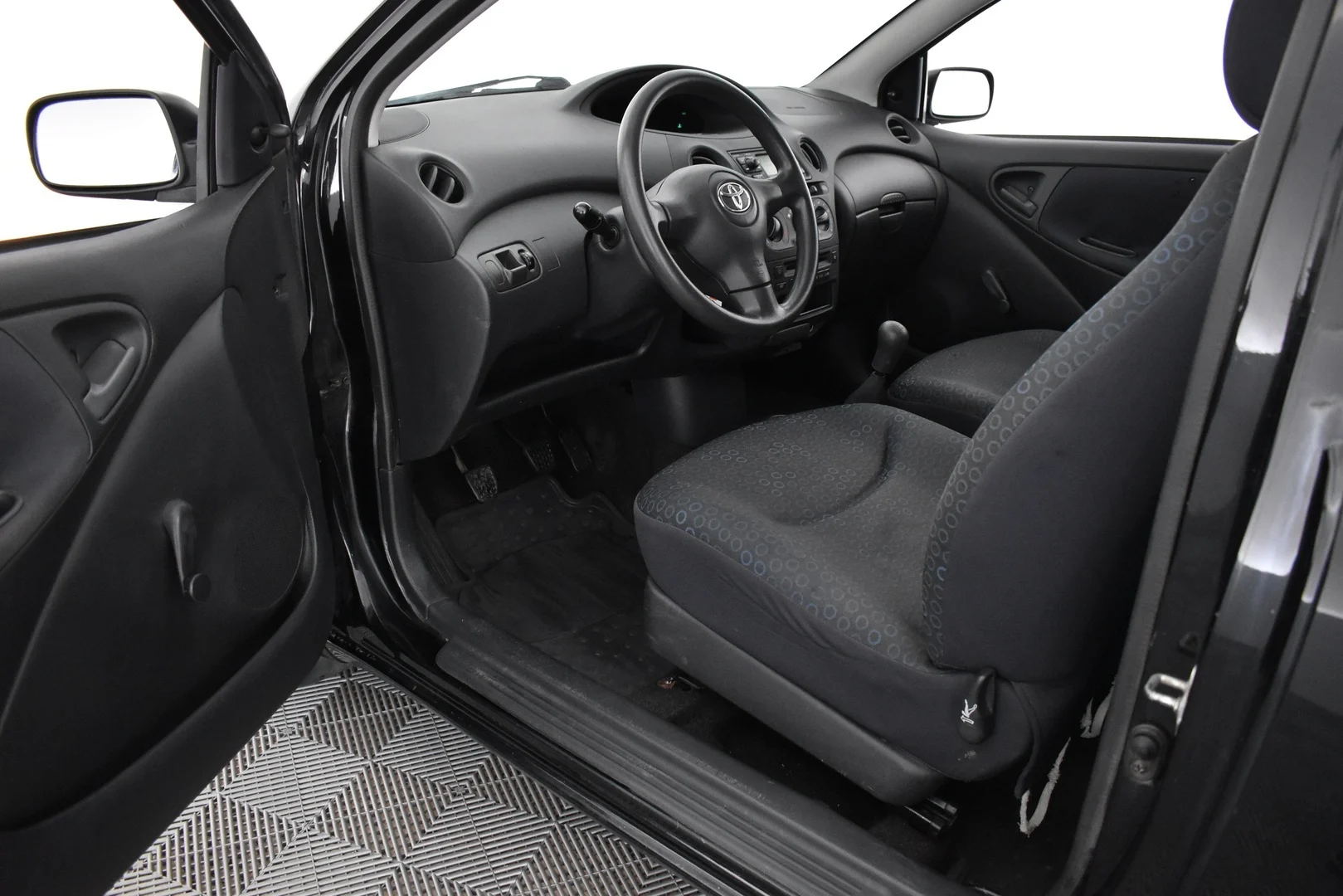 Car Image - i6KZqF7hoHZRnErB8i85K