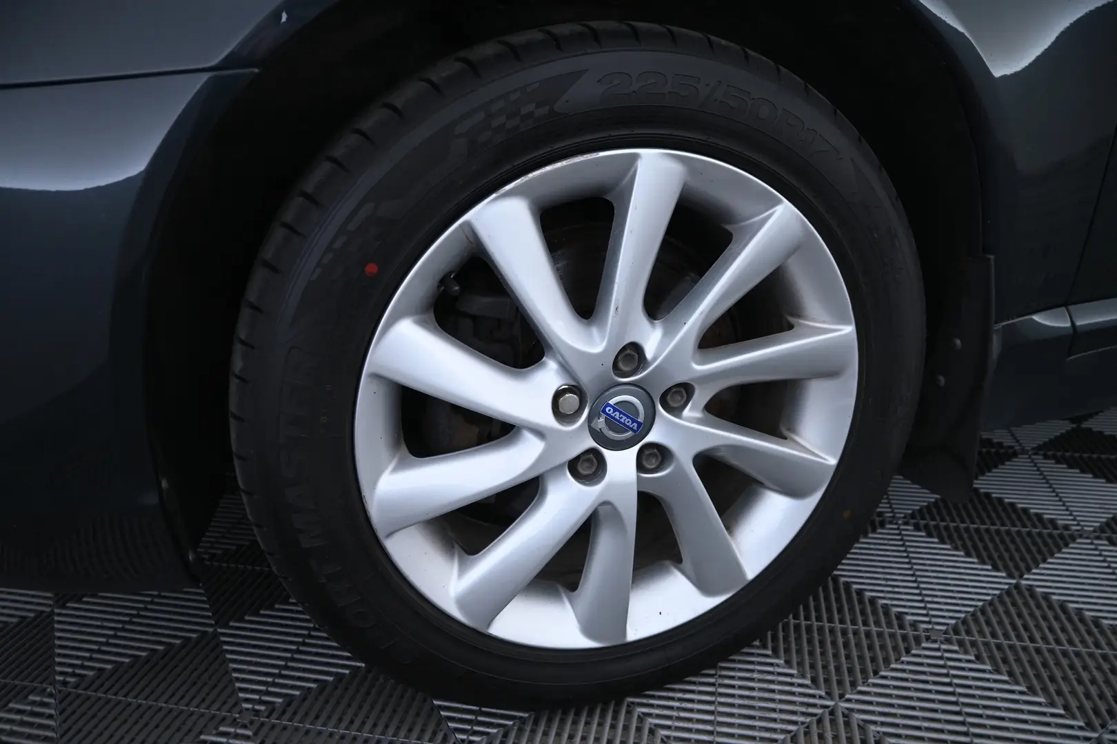 Car Image - 2lHI4omqru2UdJCivRdMUN