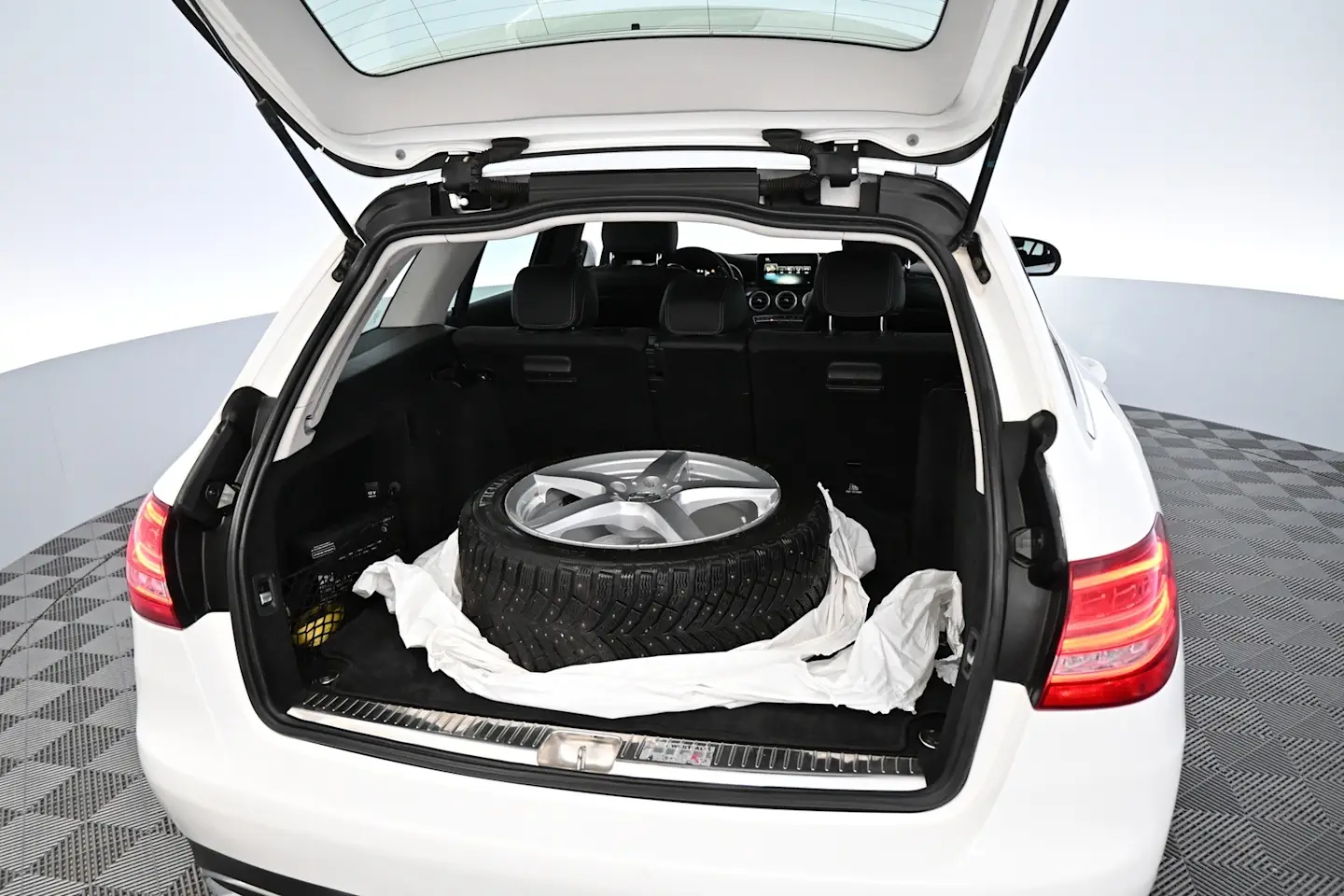 Car Image - se1VMIXdGUHLDtBpwiwz9