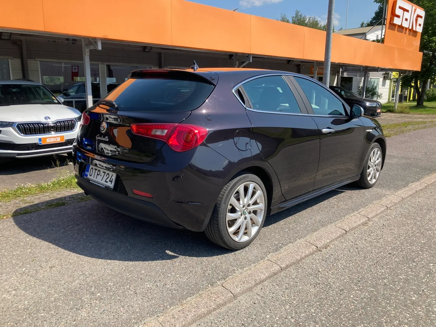Car Image - 5GiCoujVp1elAHkmtU8ZIn