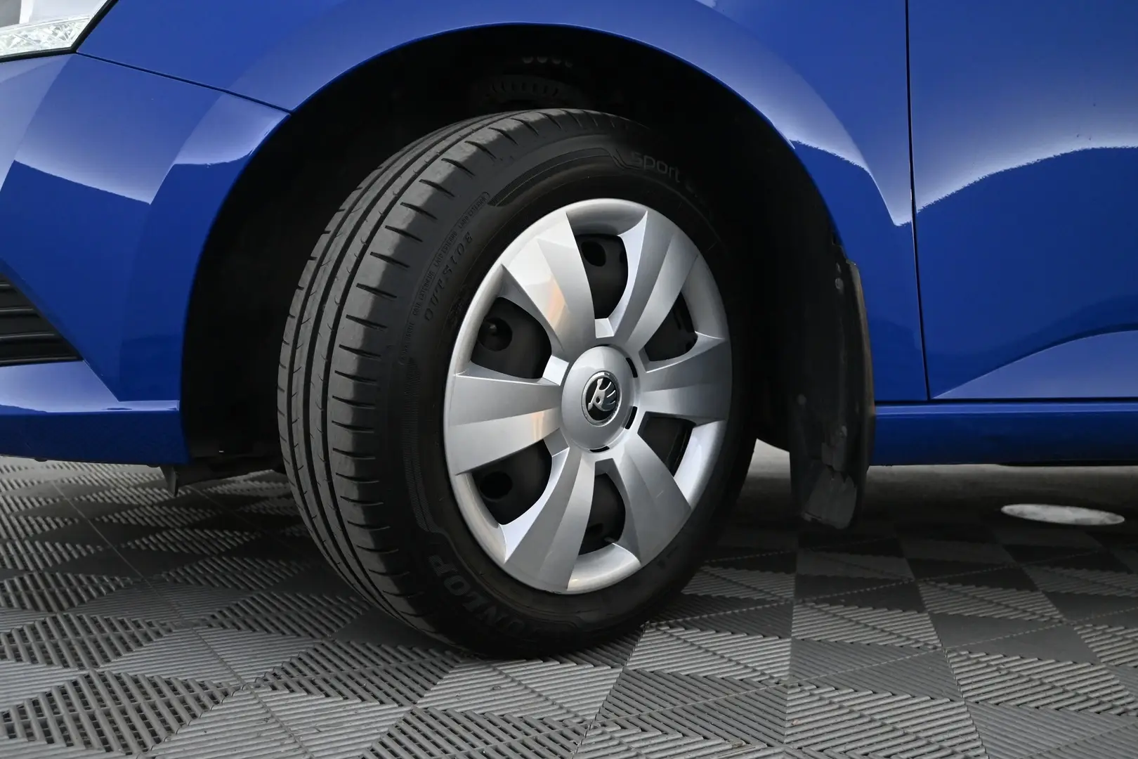 Car Image - 70rtgZvmwRd6nciwfT3hl0
