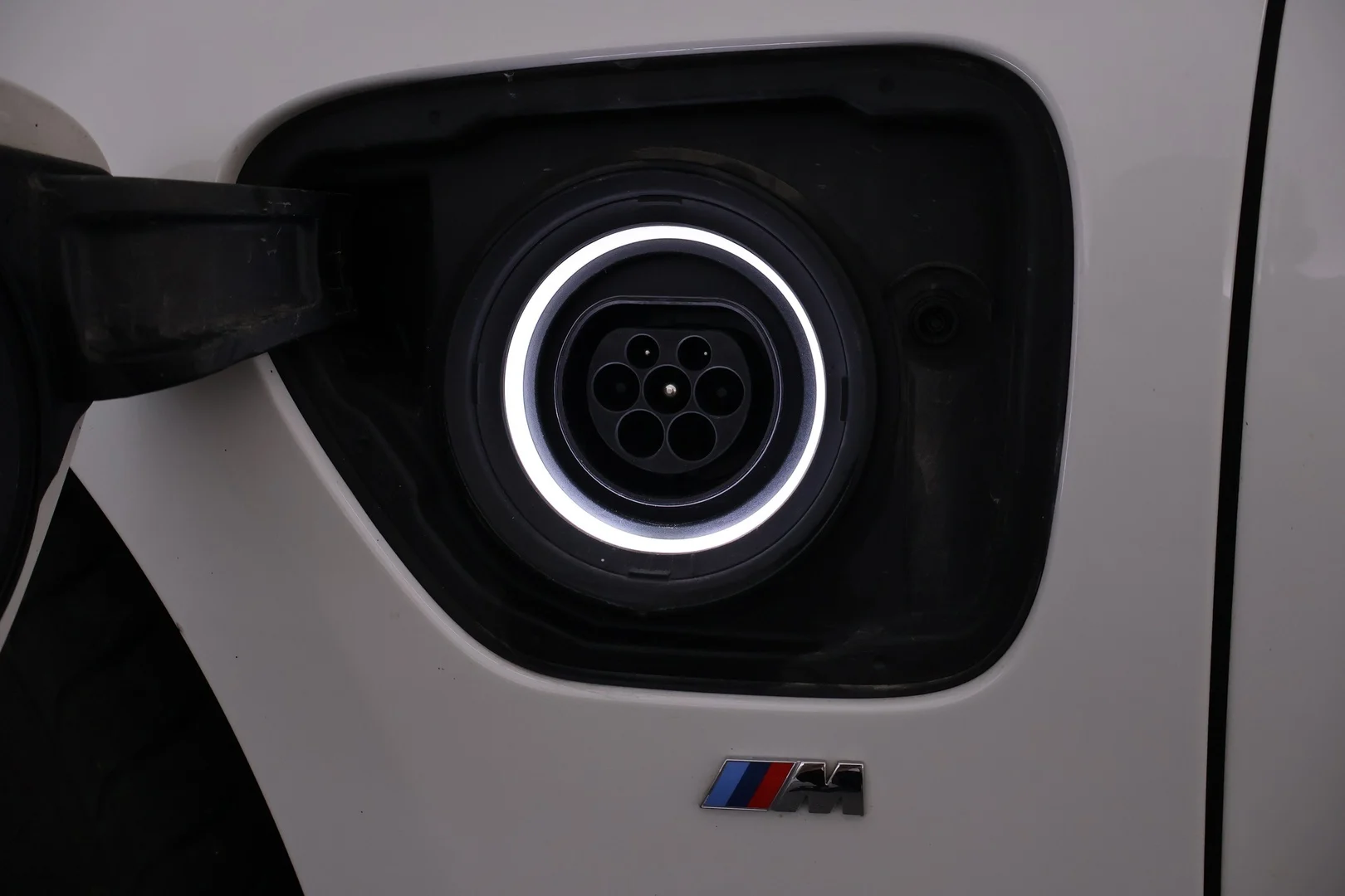 Car Image - dCIKFaSn5rqaGlC5zfkI8