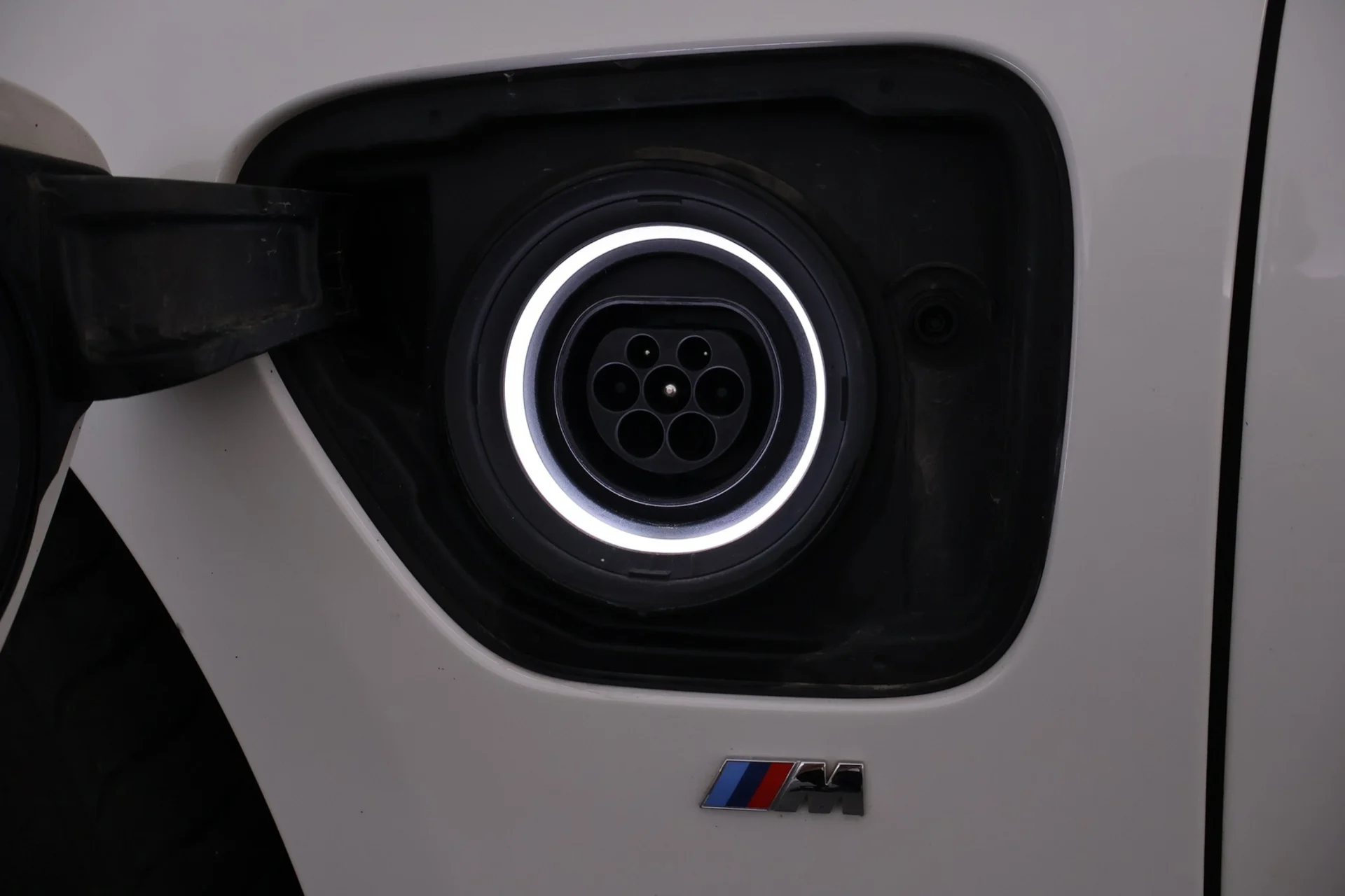 Car Image - dCIKFaSn5rqaGlC5zfkI8