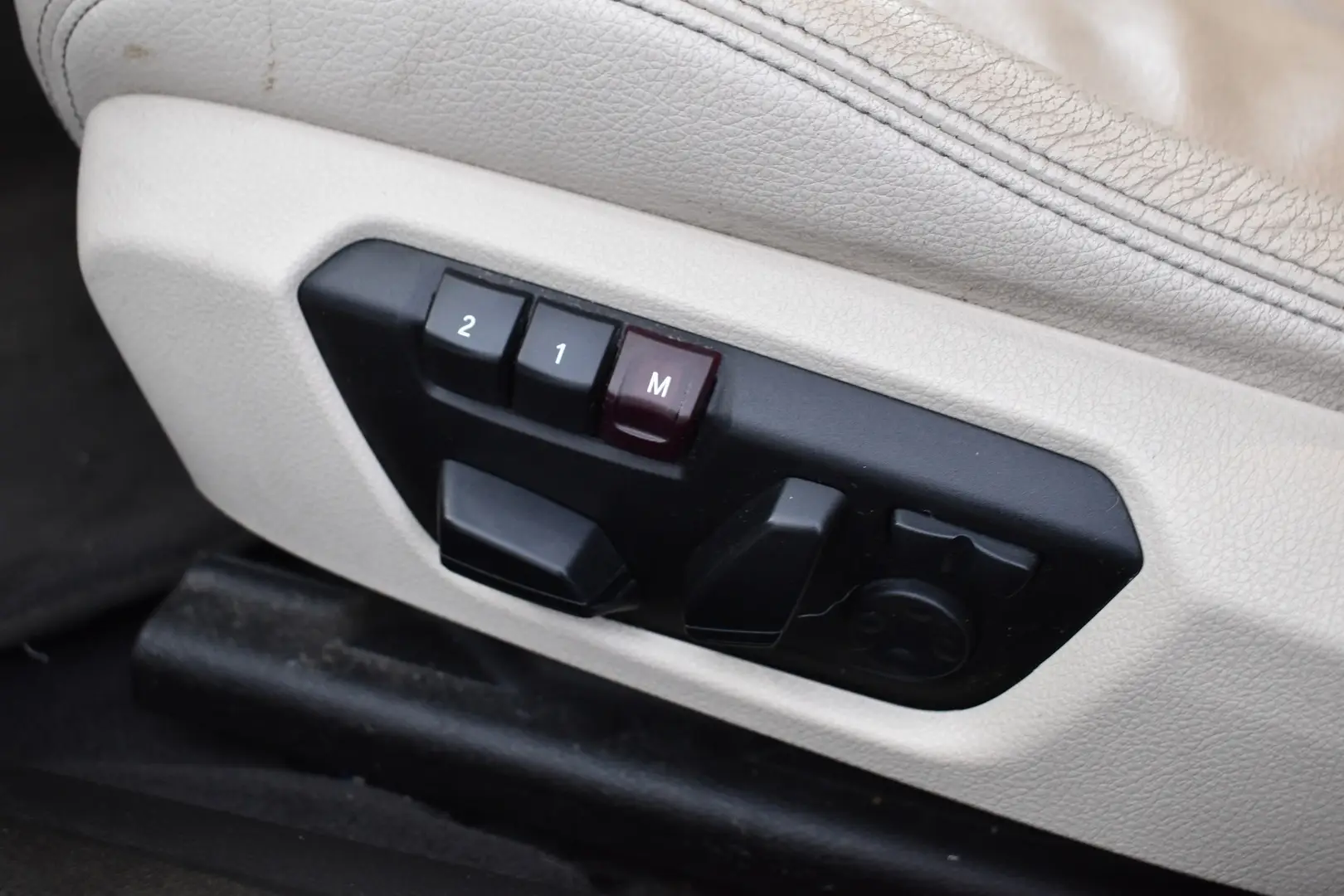 Car Image - 7FdXfqsCMb2jEf3WXog8Jx