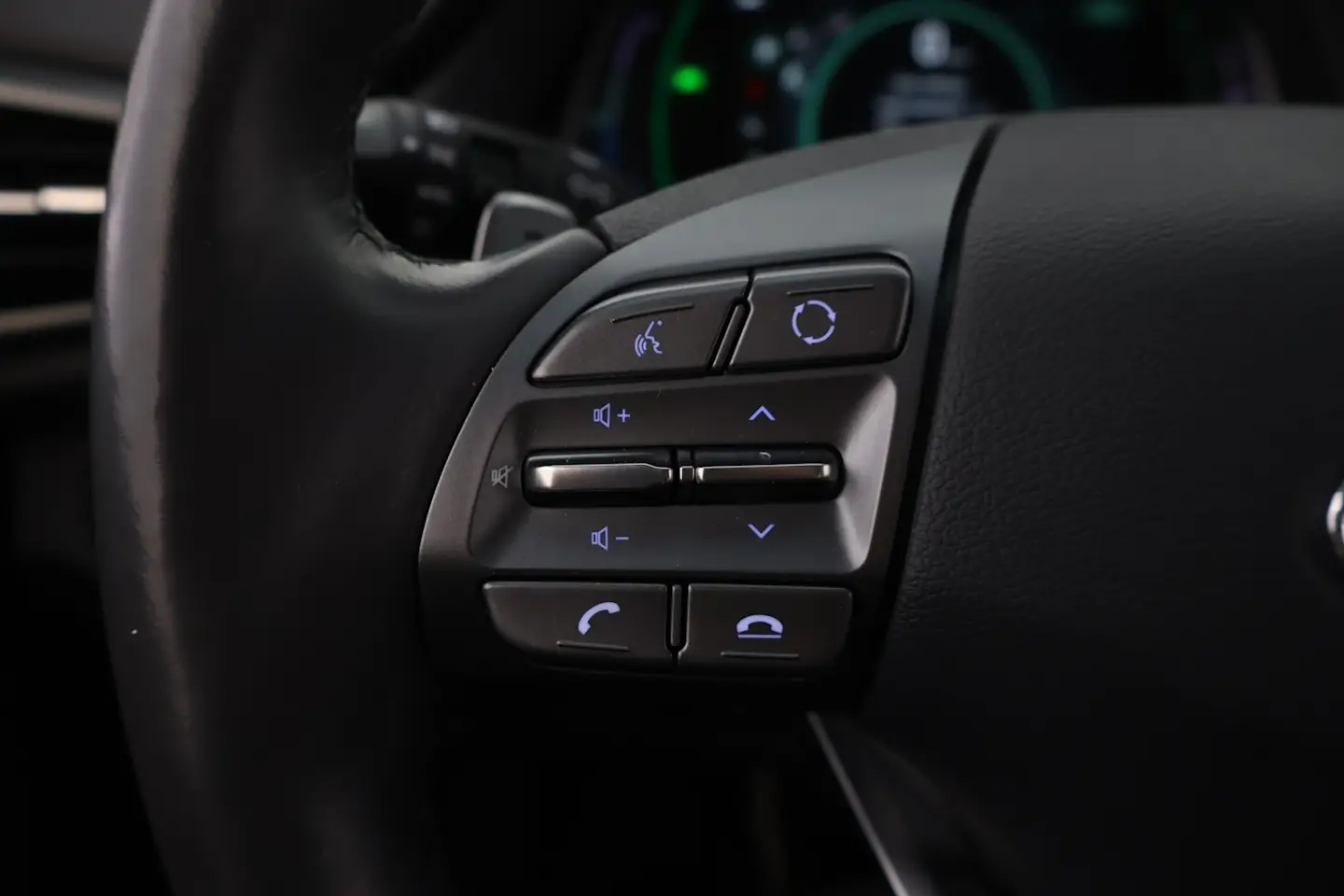 Car Image - 5vXf96KNAsvY8X3Z1CzP6r