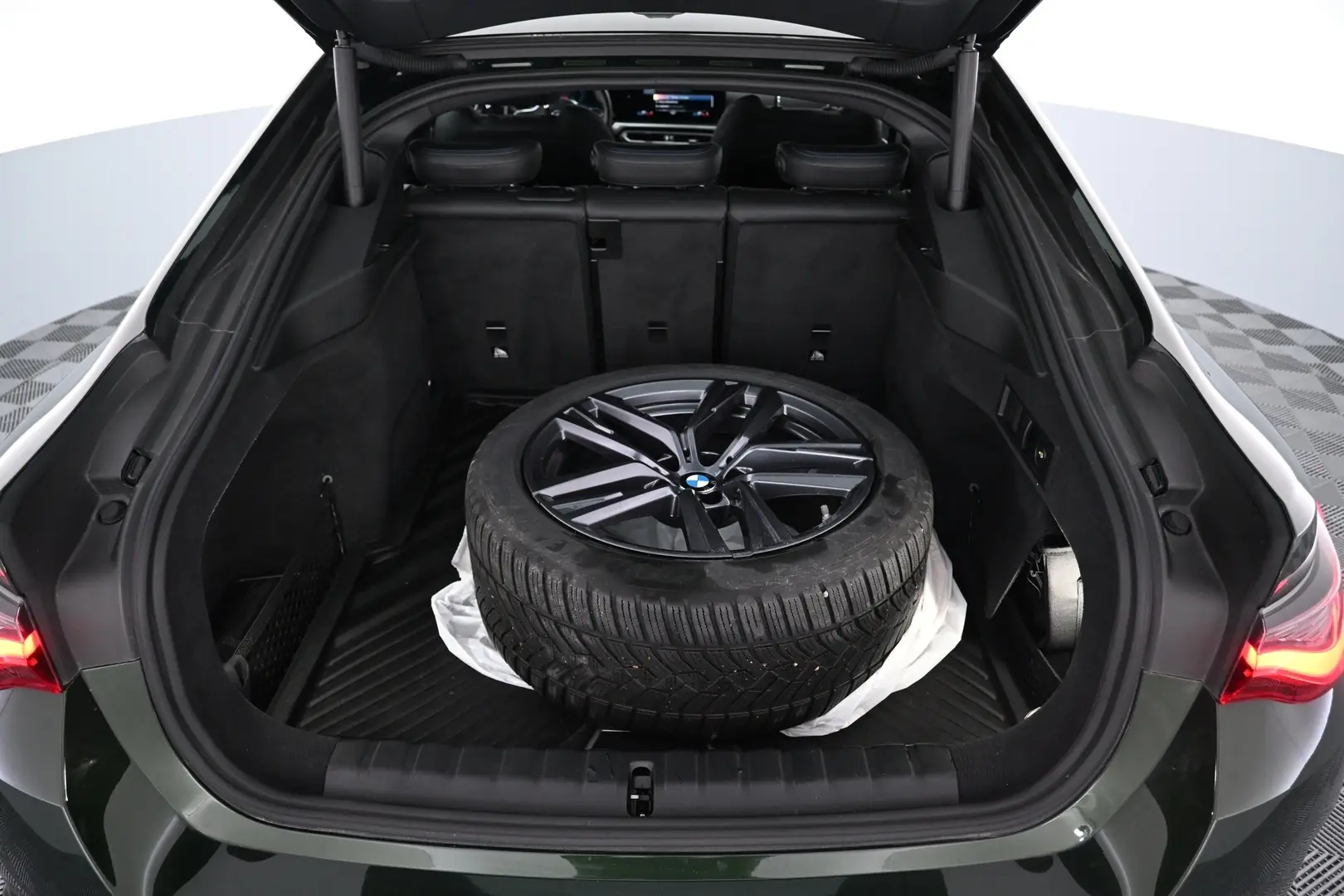 Car Image - EtpRJMCW7riWQUi1K8dD0