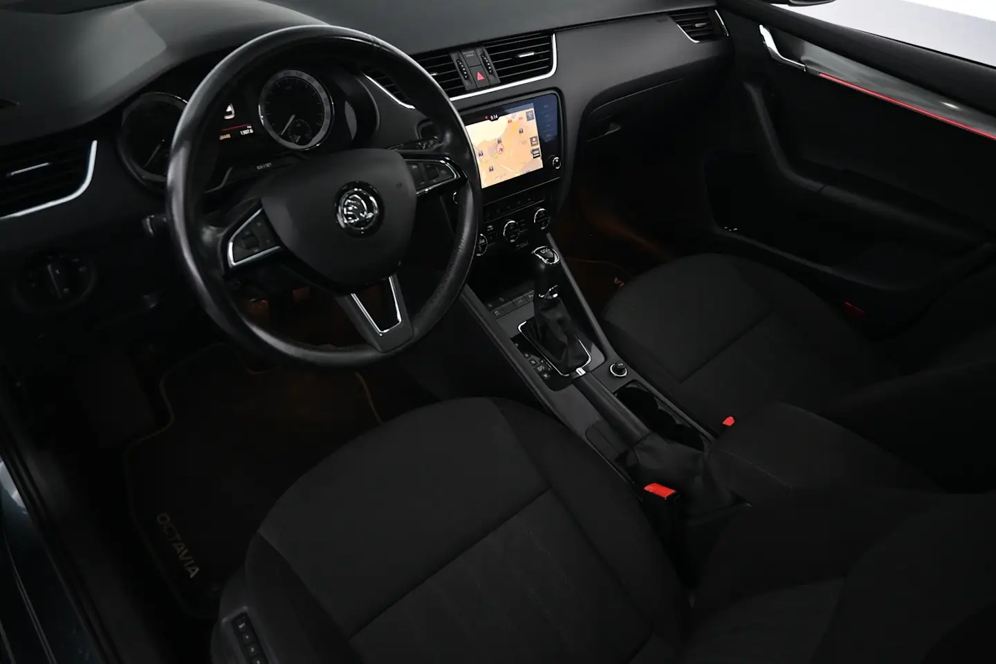 Car Image - 2w1N4dw5wkCBVg90khWsTi