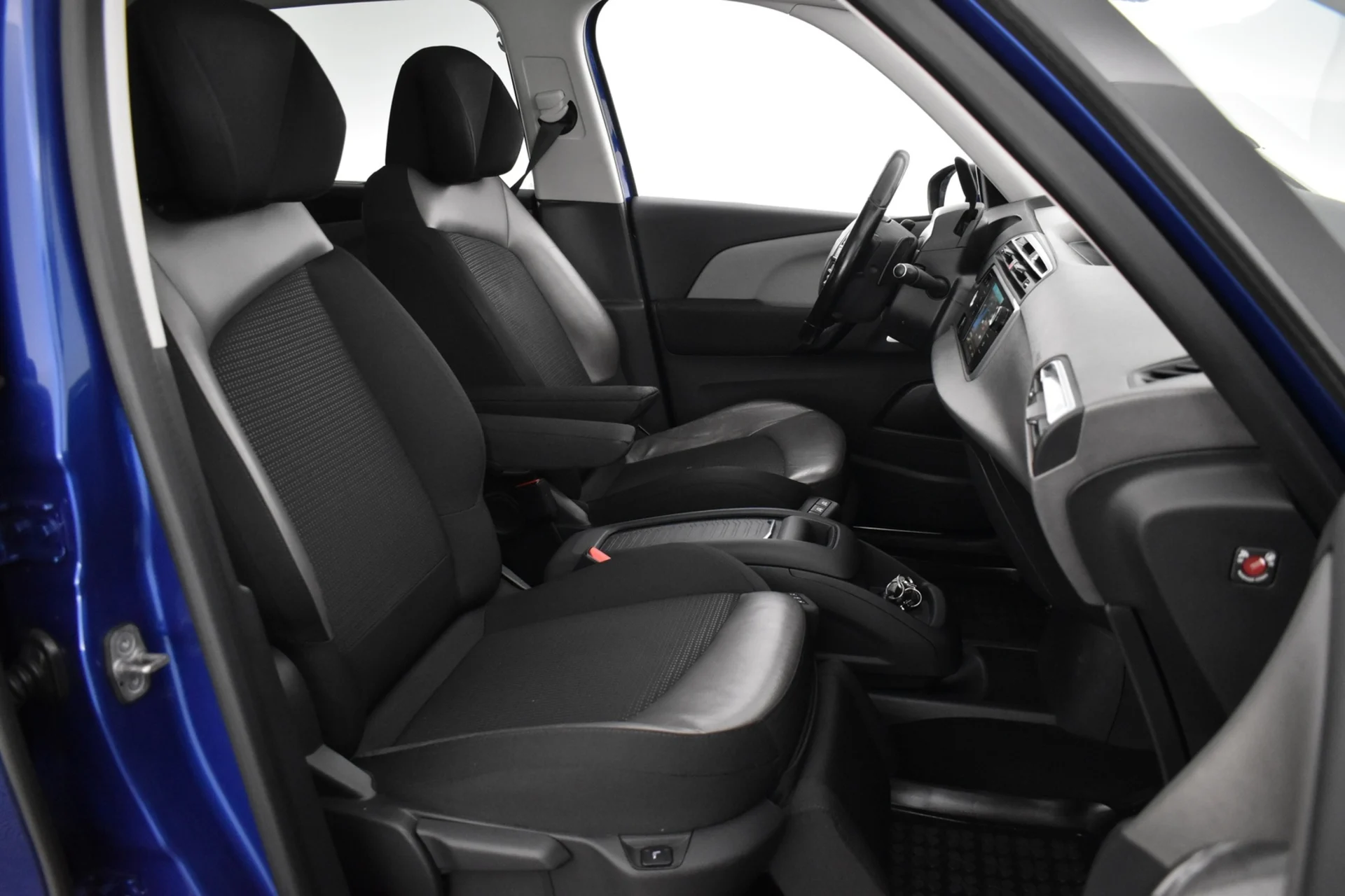 Car Image - 1MEumfSUFqoXwMNgeE9STc