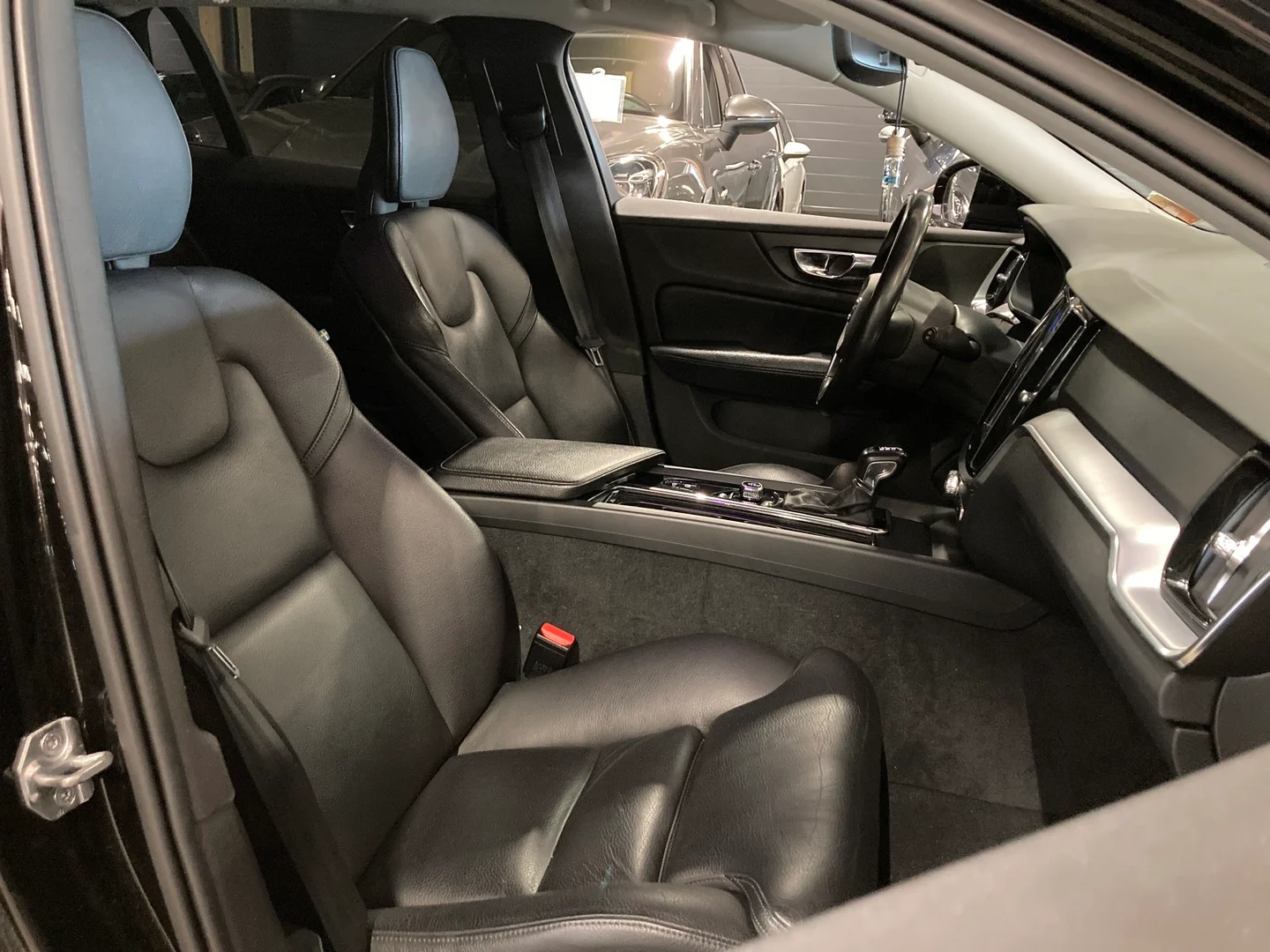Car Image - DfyLK3ot0cAzhkYaXgJ6I