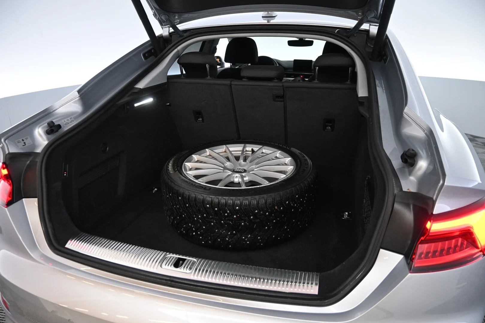 Car Image - JweUCngmssv9kn5asSLEC