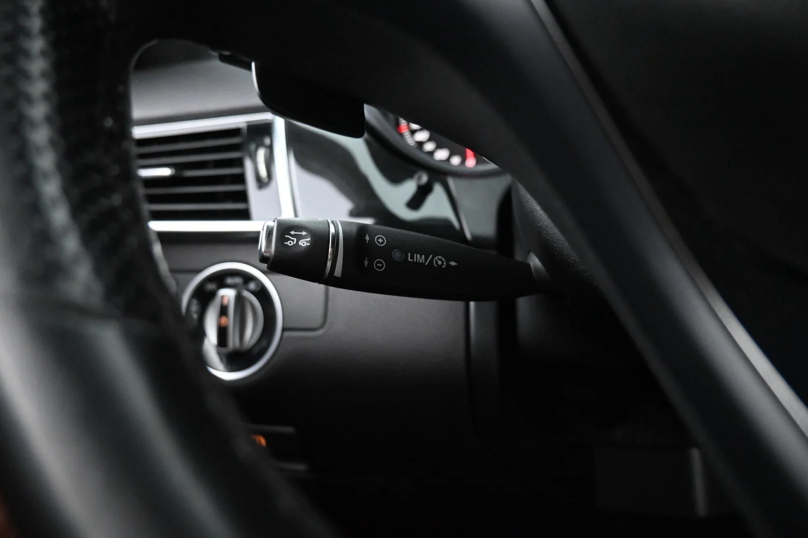Car Image - 48q6xSqn4uulk5SGxpsdjL
