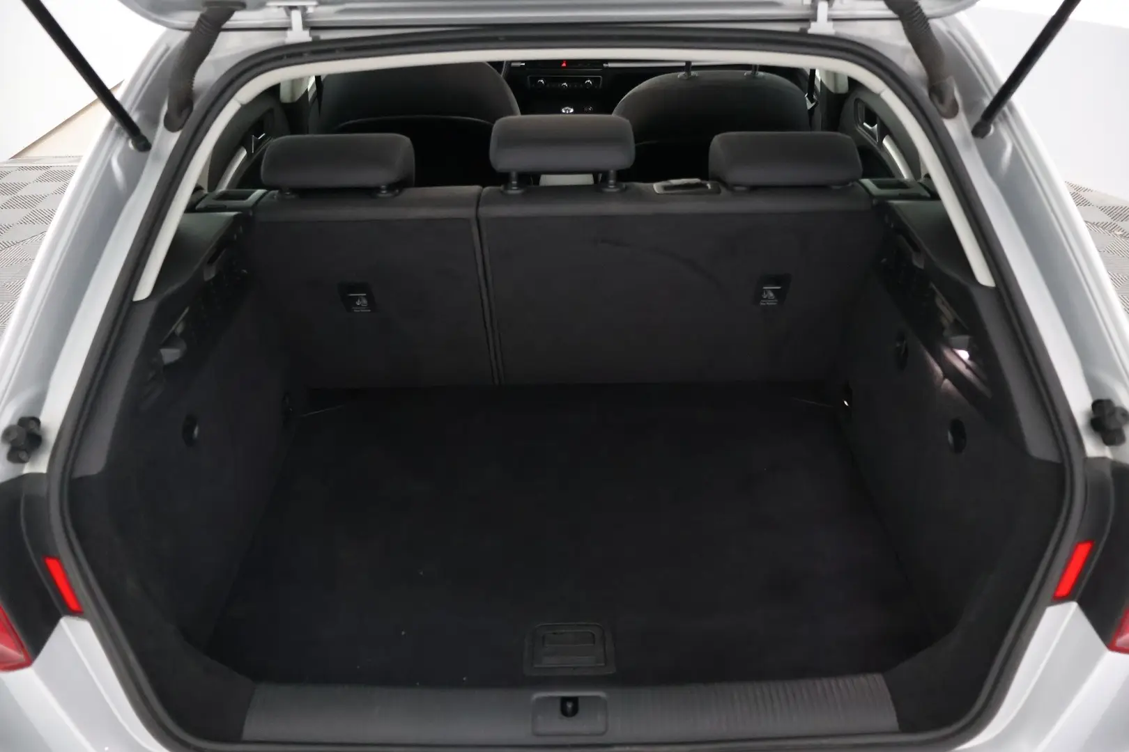 Car Image - 1gbi7bpJdICcSr129y8QsH