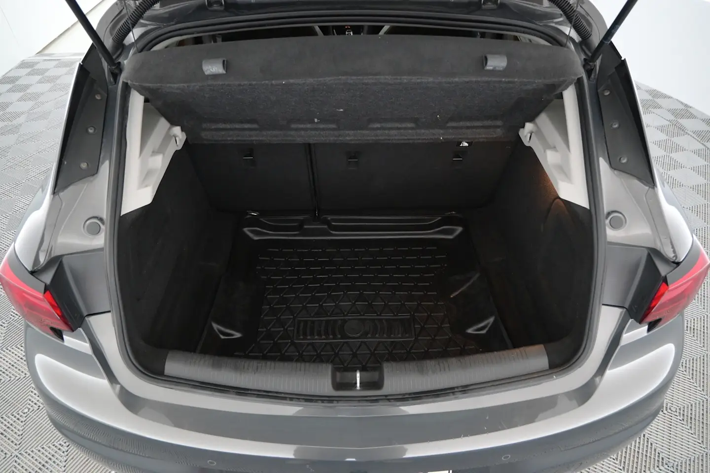 Car Image - 3cJPcW7OvdJ8WIvZmuA3St