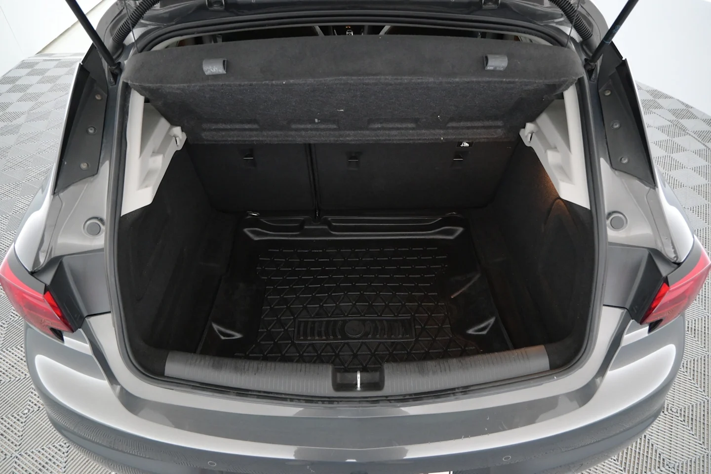 Car Image - 3cJPcW7OvdJ8WIvZmuA3St