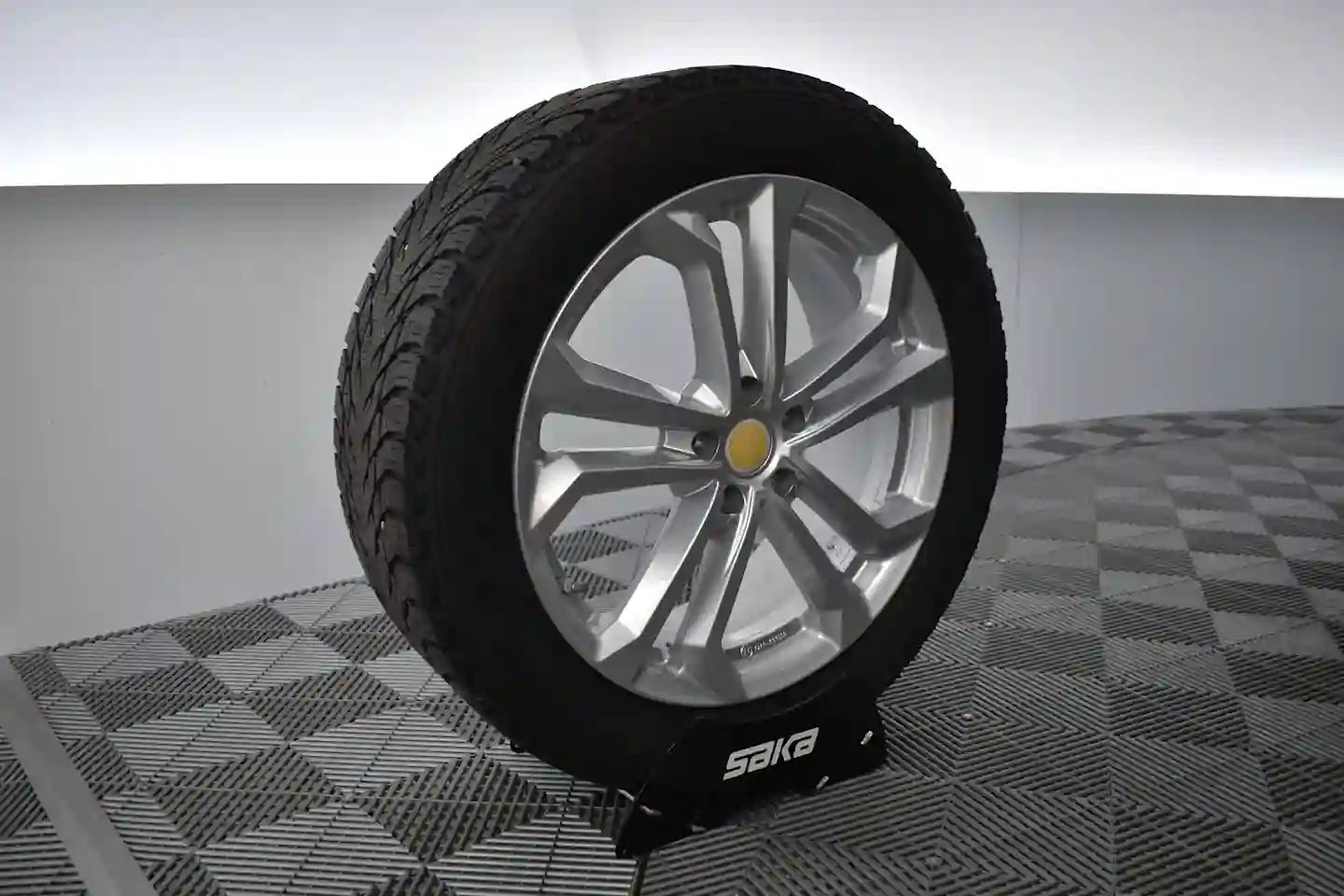 Car Image - 4dNVP0rMG39q8JESkqjCt4