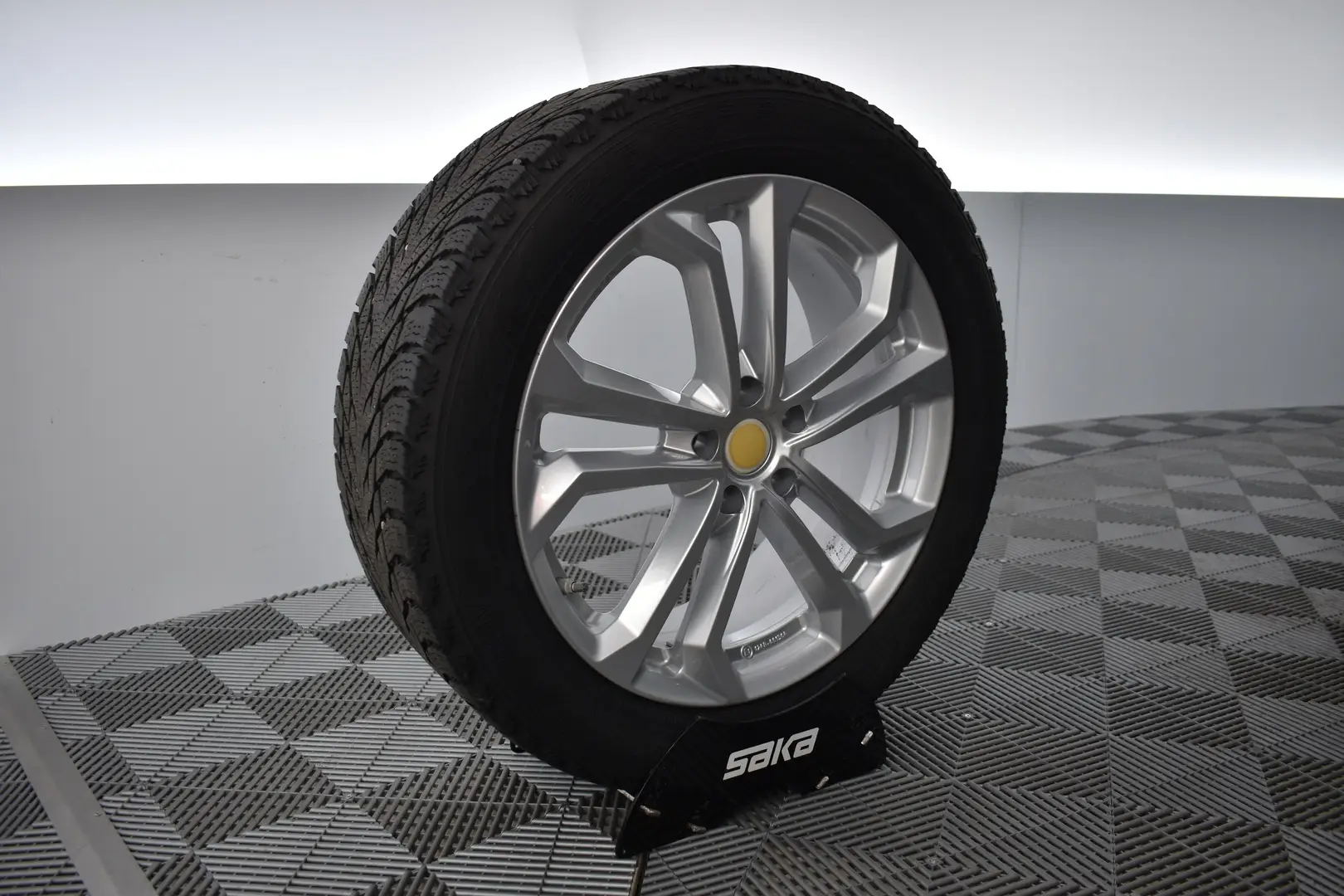 Car Image - 4dNVP0rMG39q8JESkqjCt4