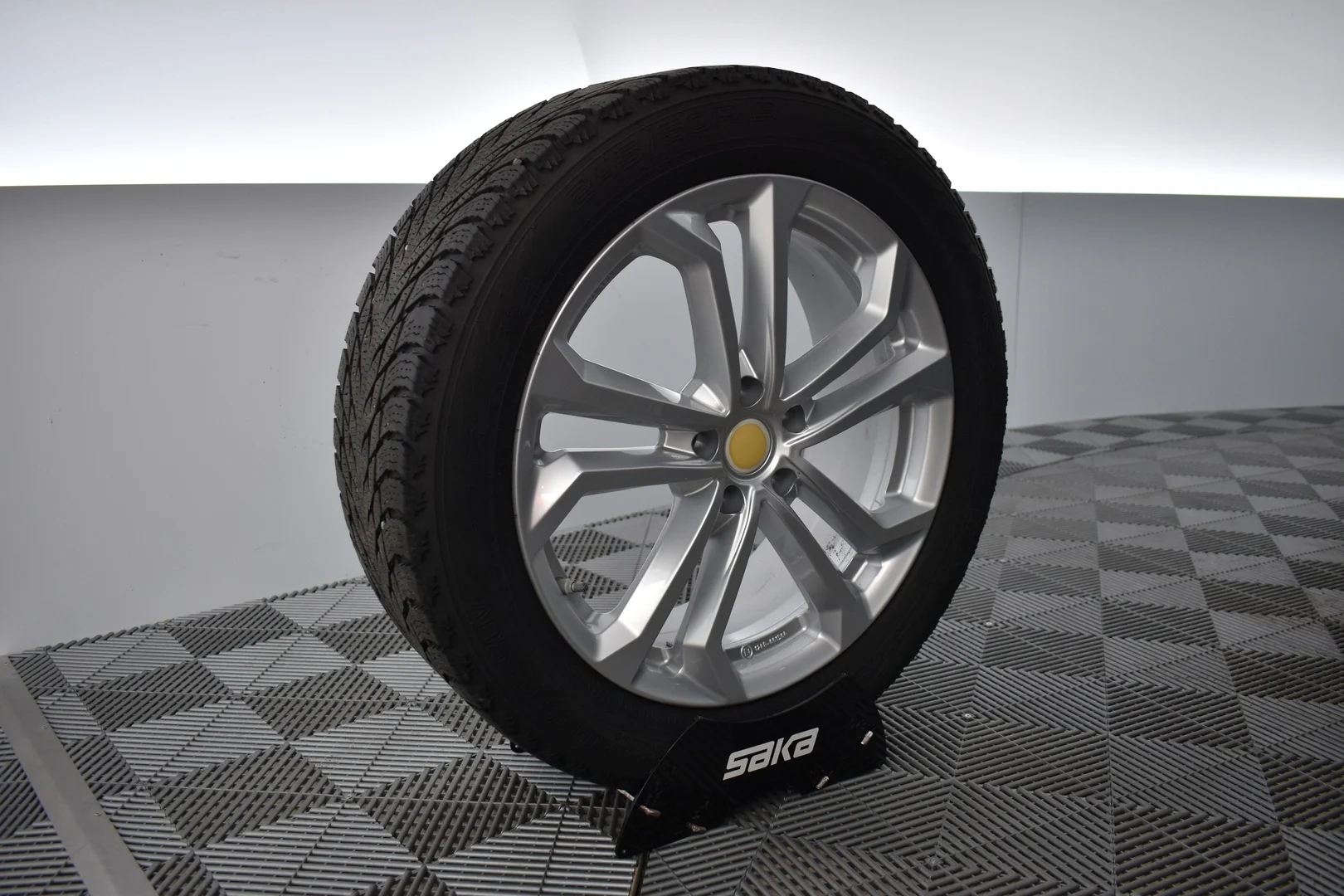Car Image - 4dNVP0rMG39q8JESkqjCt4