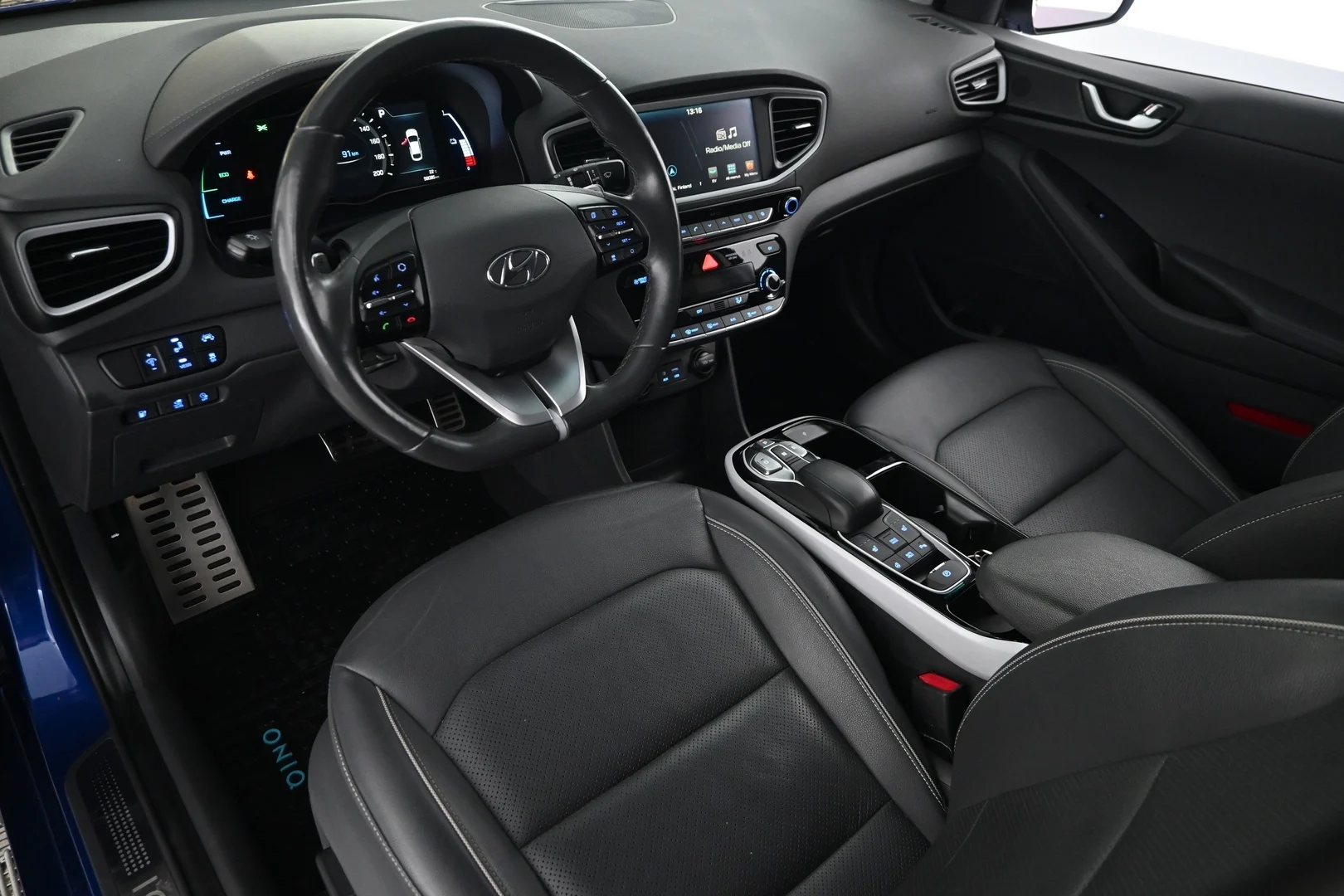 Car Image - 2WDZiRU2IUF3pAmzLe9wQT