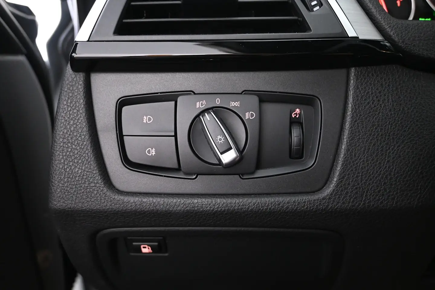 Car Image - 2jSuG5JF1K2S8AQTpXl4lJ