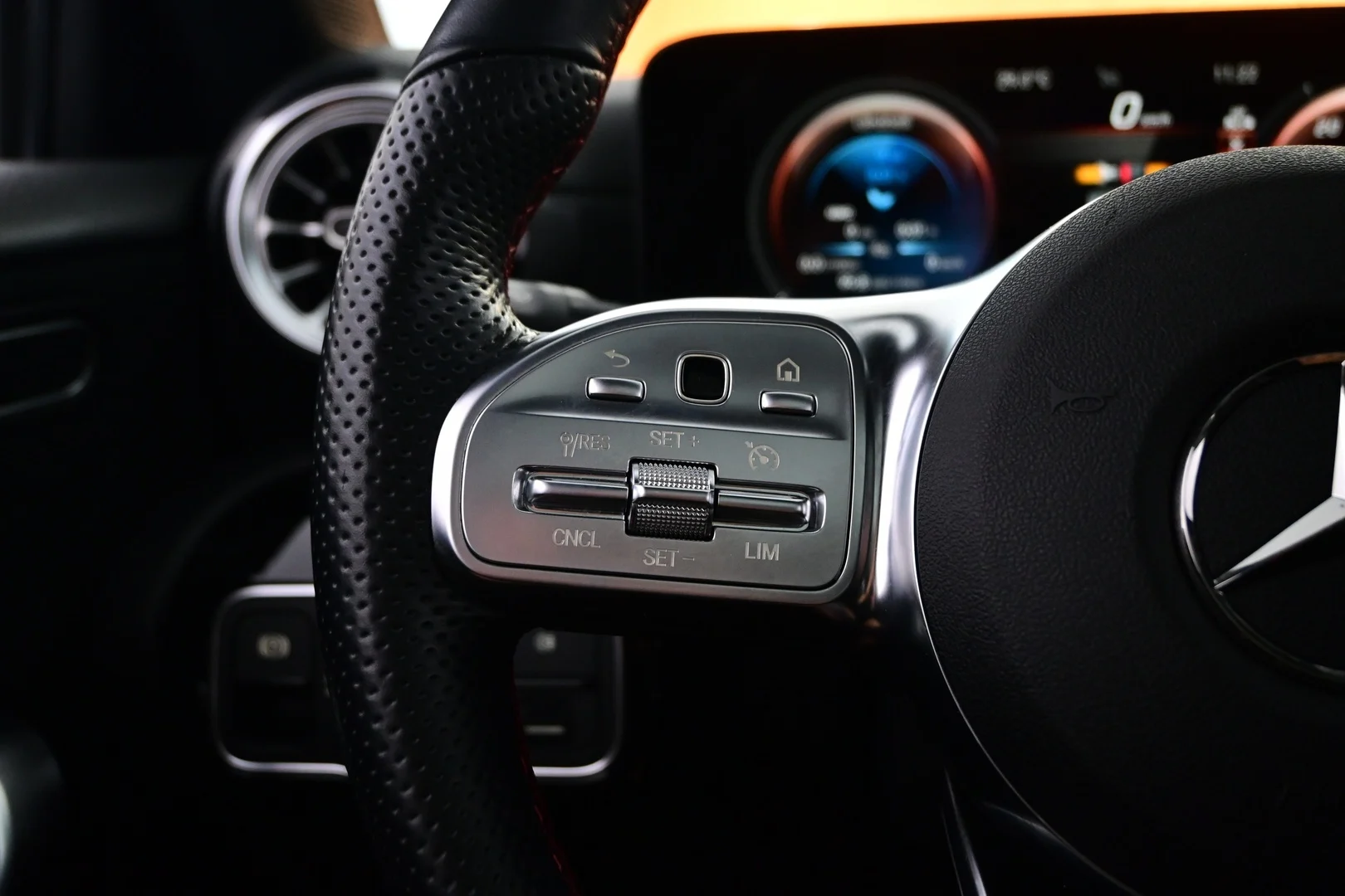 Car Image - 2b4rnY3FfOve3xMXLmhRTY