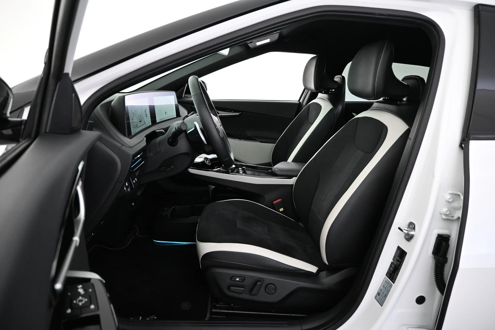 Car Image - 3JQWtrlmBI3xQQ3H2QFhEv