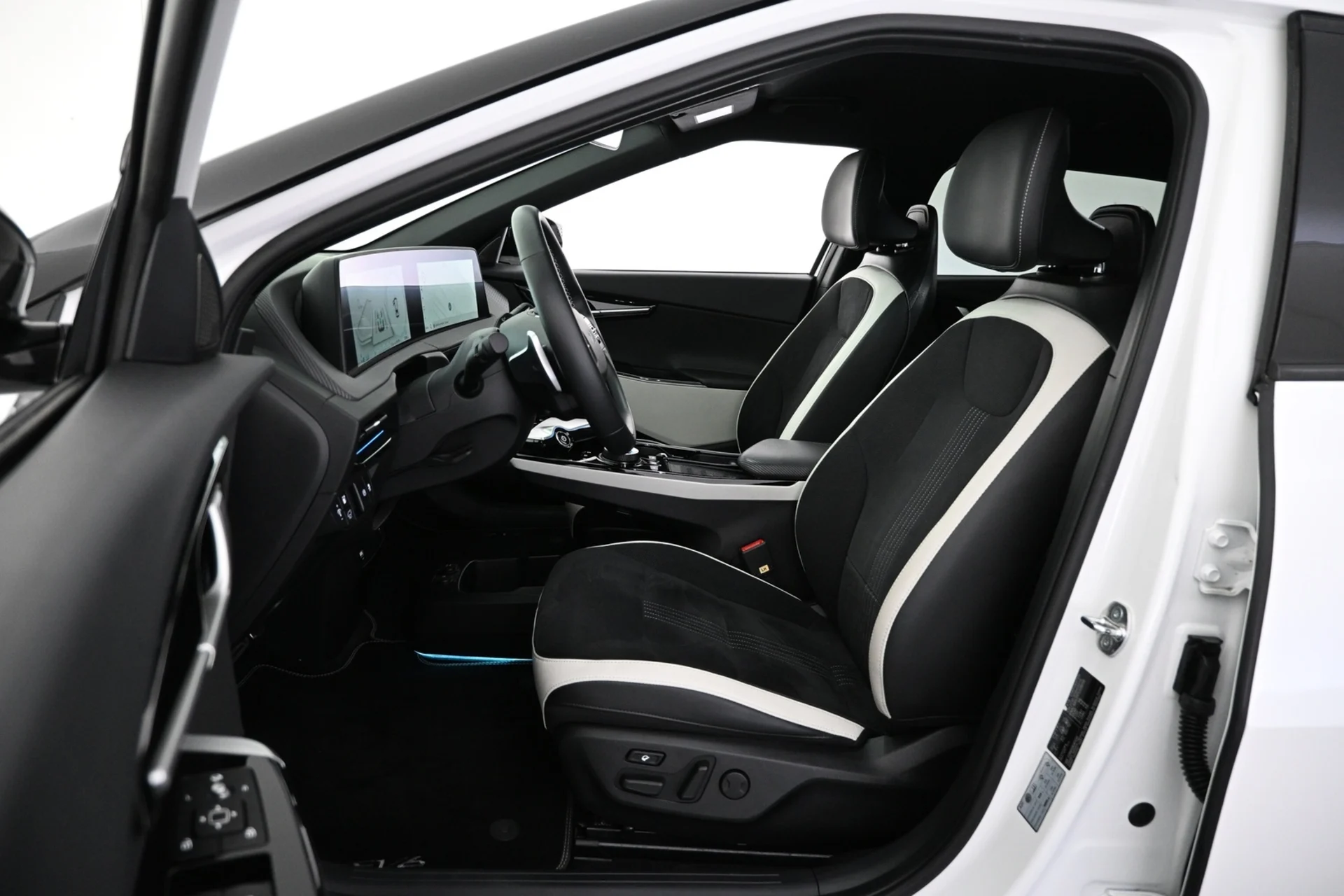 Car Image - 3JQWtrlmBI3xQQ3H2QFhEv