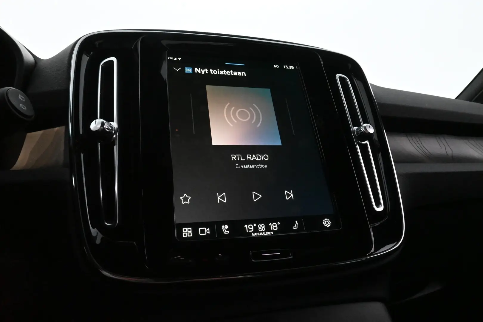 Car Image - 21mVevpF2ycLdU1Axkq1Yf